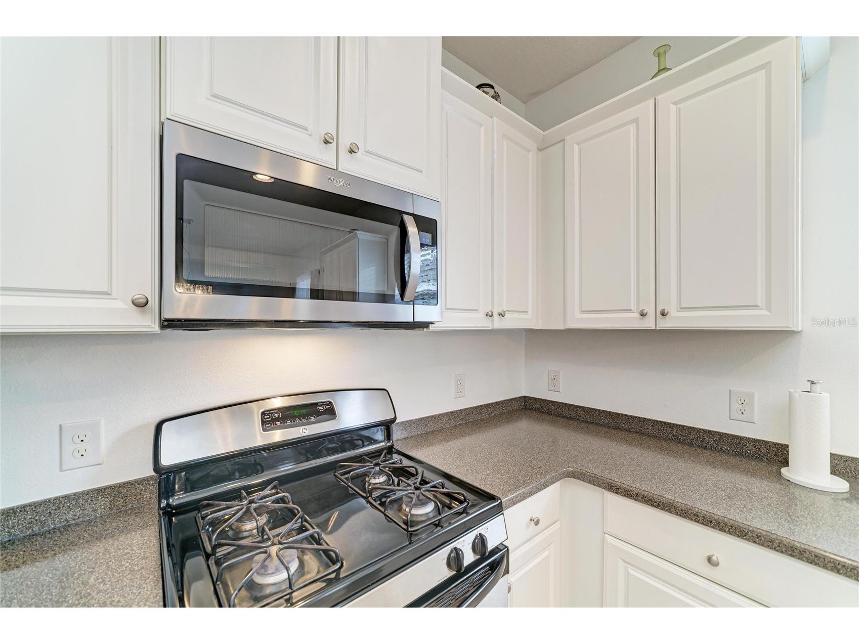 4650 Woodbrook Drive Sarasota FL 34243 A4689681 image16