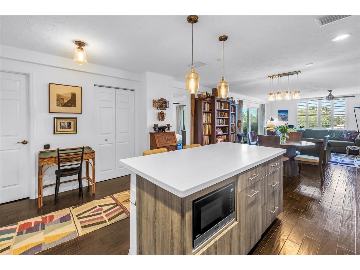 4651 1st Street NE #402 Saint Petersburg FL 33703 TB8450164 image5