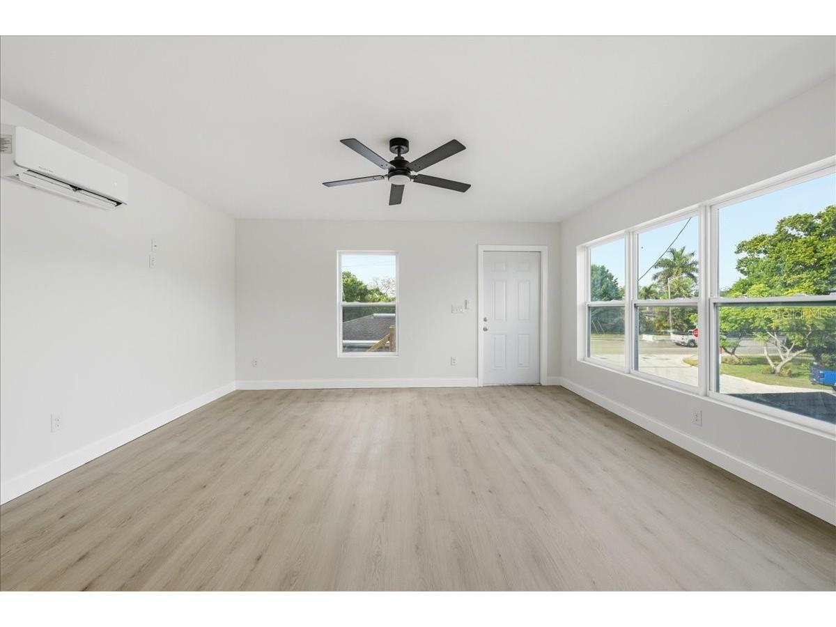 4651 22nd Avenue N Saint Petersburg FL 33713 TB8502633 image56