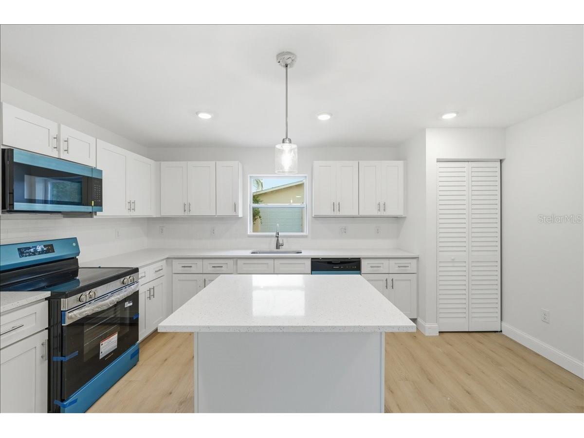 4651 22nd Avenue N Saint Petersburg FL 33713 TB8502652 image70