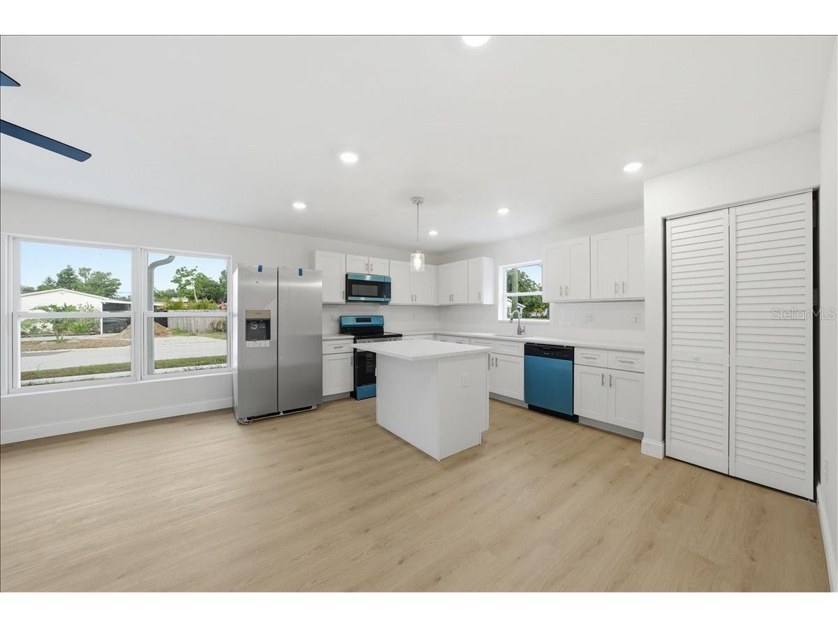 4651 22nd Avenue N Saint Petersburg FL 33713 TB8502652 image88