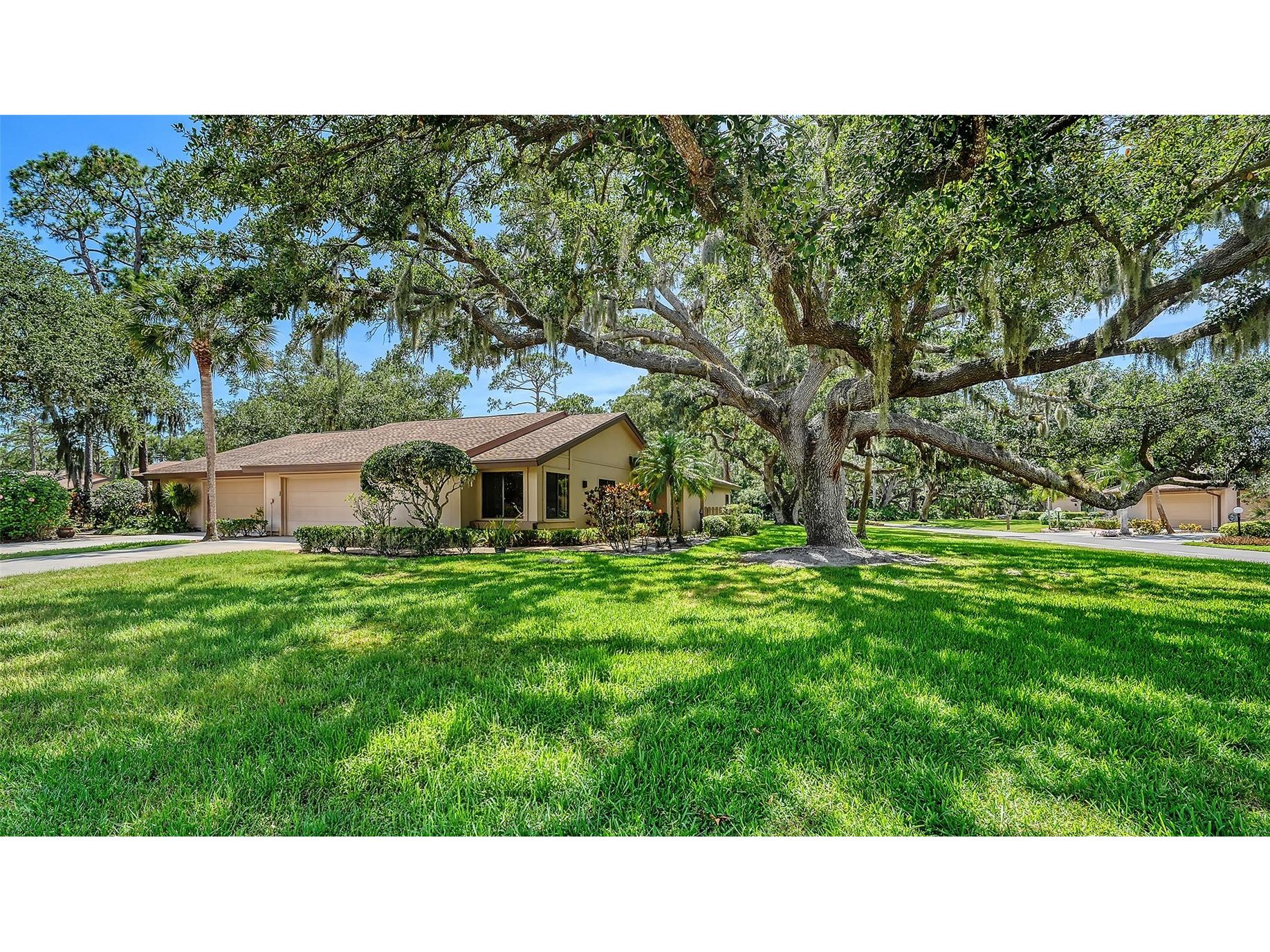 4652 Oak Hollow Drive #19 Sarasota FL 34241 A4696117 image1