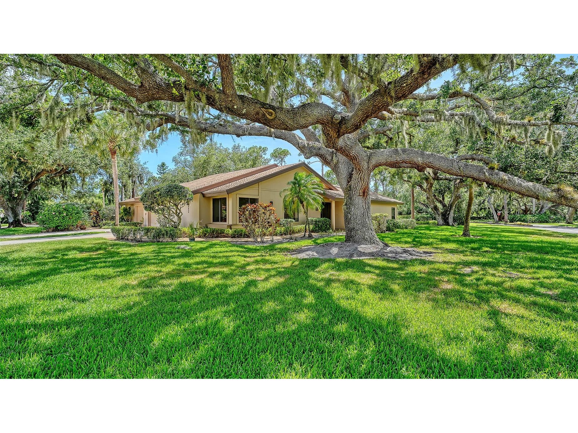 4652 Oak Hollow Drive #19 Sarasota FL 34241 A4696117 image2