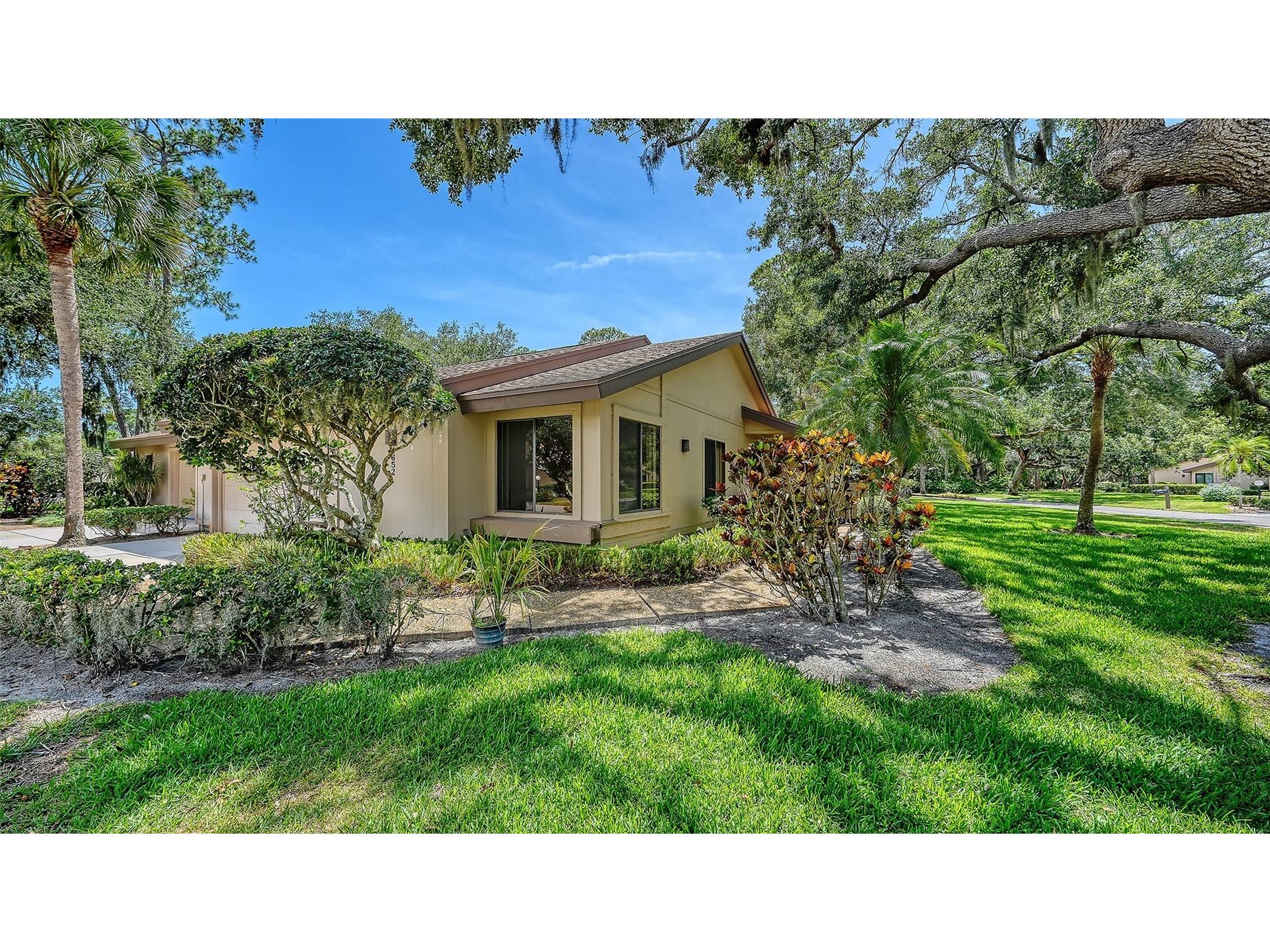 4652 Oak Hollow Drive #19 Sarasota FL 34241 A4696117 image3