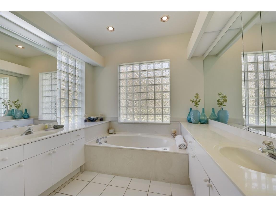 4653 Hadfield Drive Sarasota FL 34235 A4619916 image38