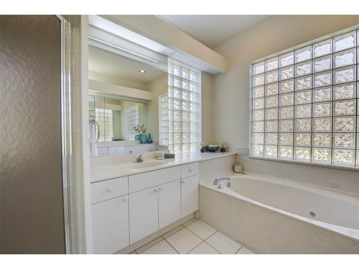 4653 Hadfield Drive Sarasota FL 34235 A4619916 image39