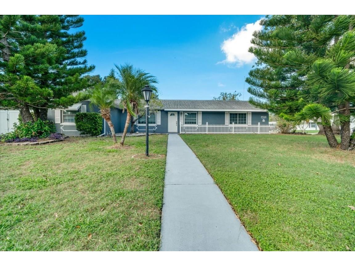 4653 Orlando Circle Bradenton FL 34207 A4625682 image1