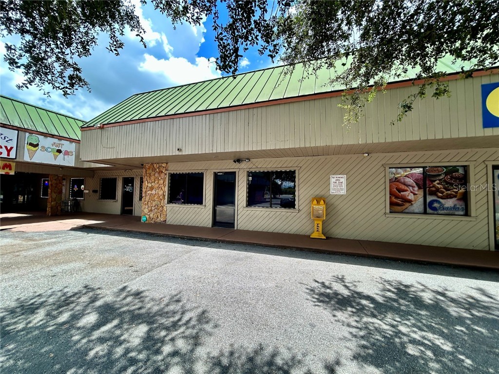 4656 Commercial Way Spring Hill FL 34606 W7878454 image2