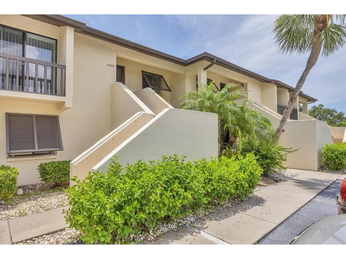 4658 Longwater Chase #104 Sarasota FL 34235 A4658388 image1