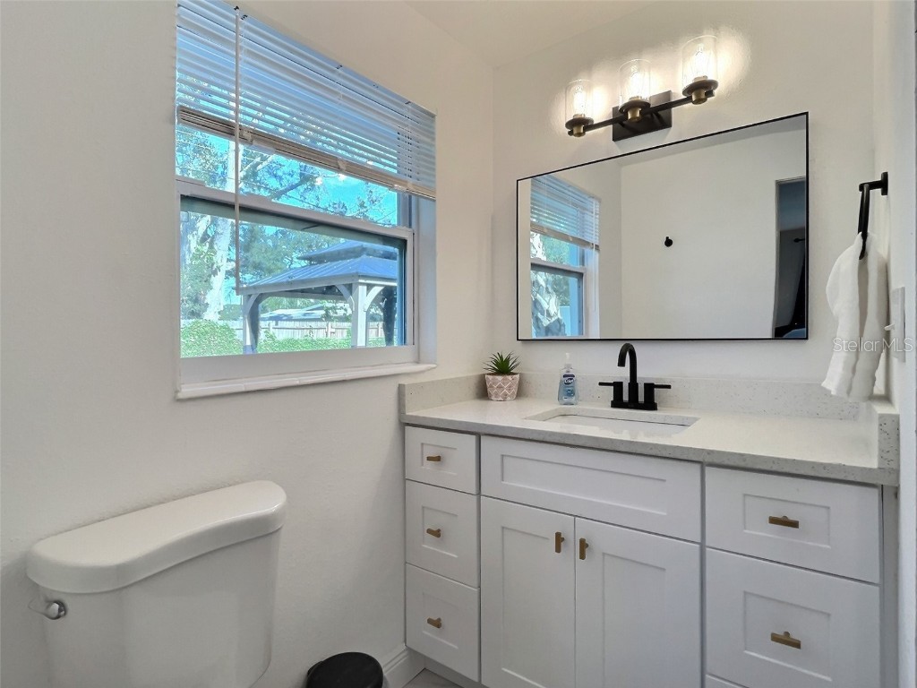 4658 Maceachen Boulevard Sarasota FL 34233 A4570859 image33