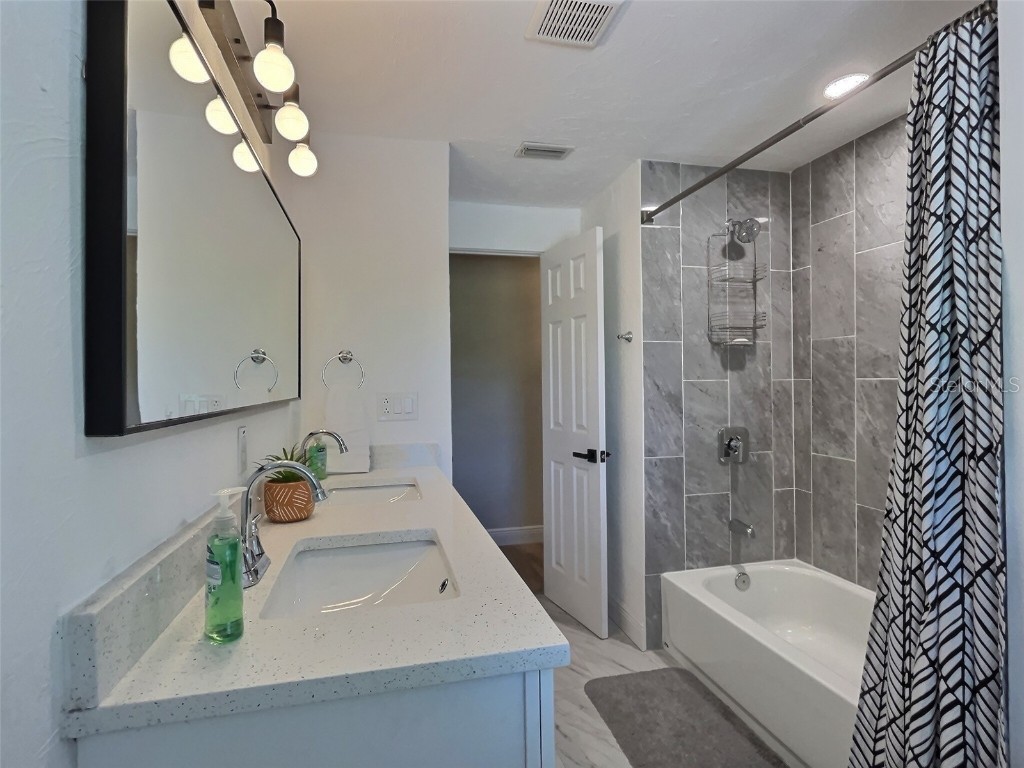 4658 Maceachen Boulevard Sarasota FL 34233 A4570859 image9