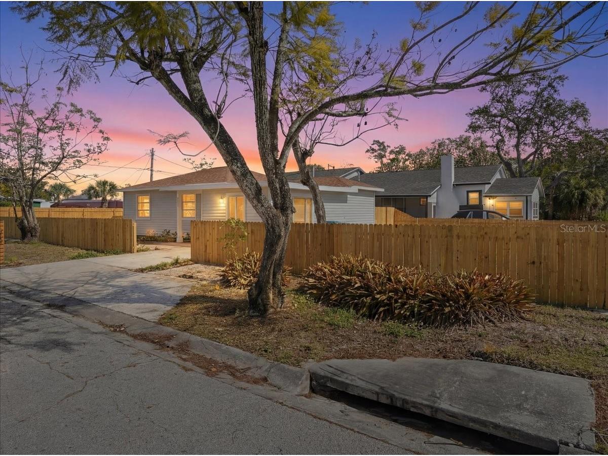 4659 9th Avenue S Saint Petersburg FL 33711 TB8467485 image1