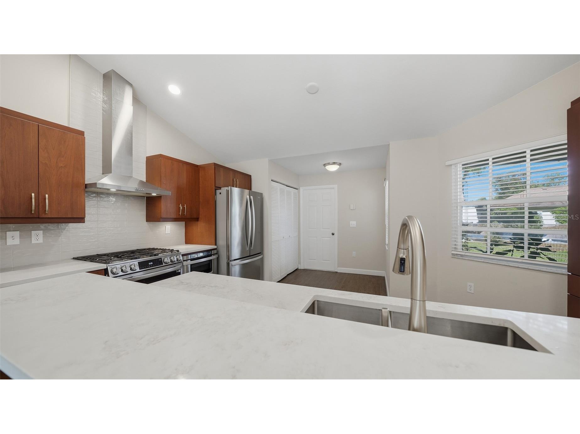 4668 Hamlets Grove Drive Sarasota FL 34235 A4687048 image17