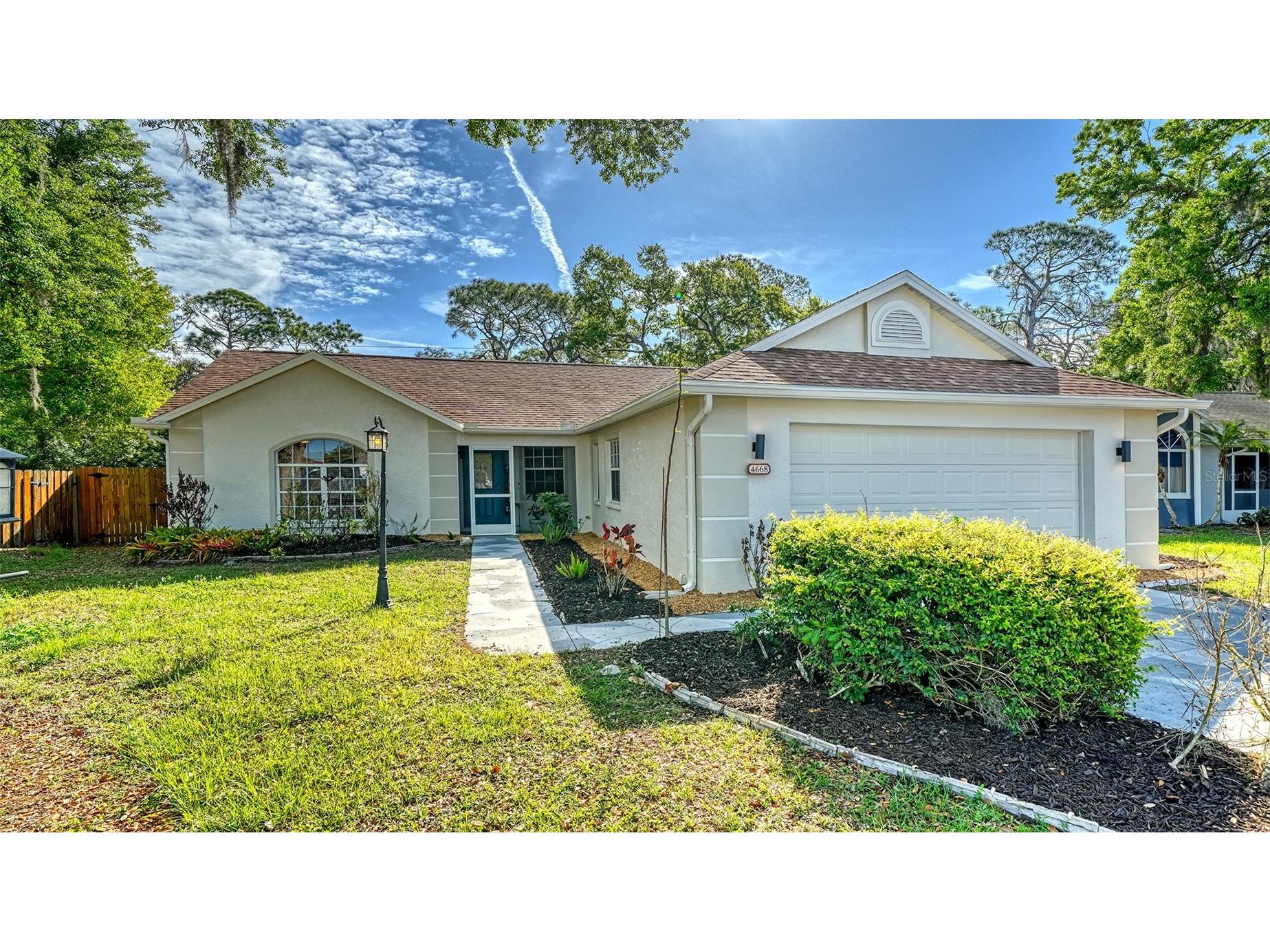 4668 Hamlets Grove Drive Sarasota FL 34235 A4687048 image2