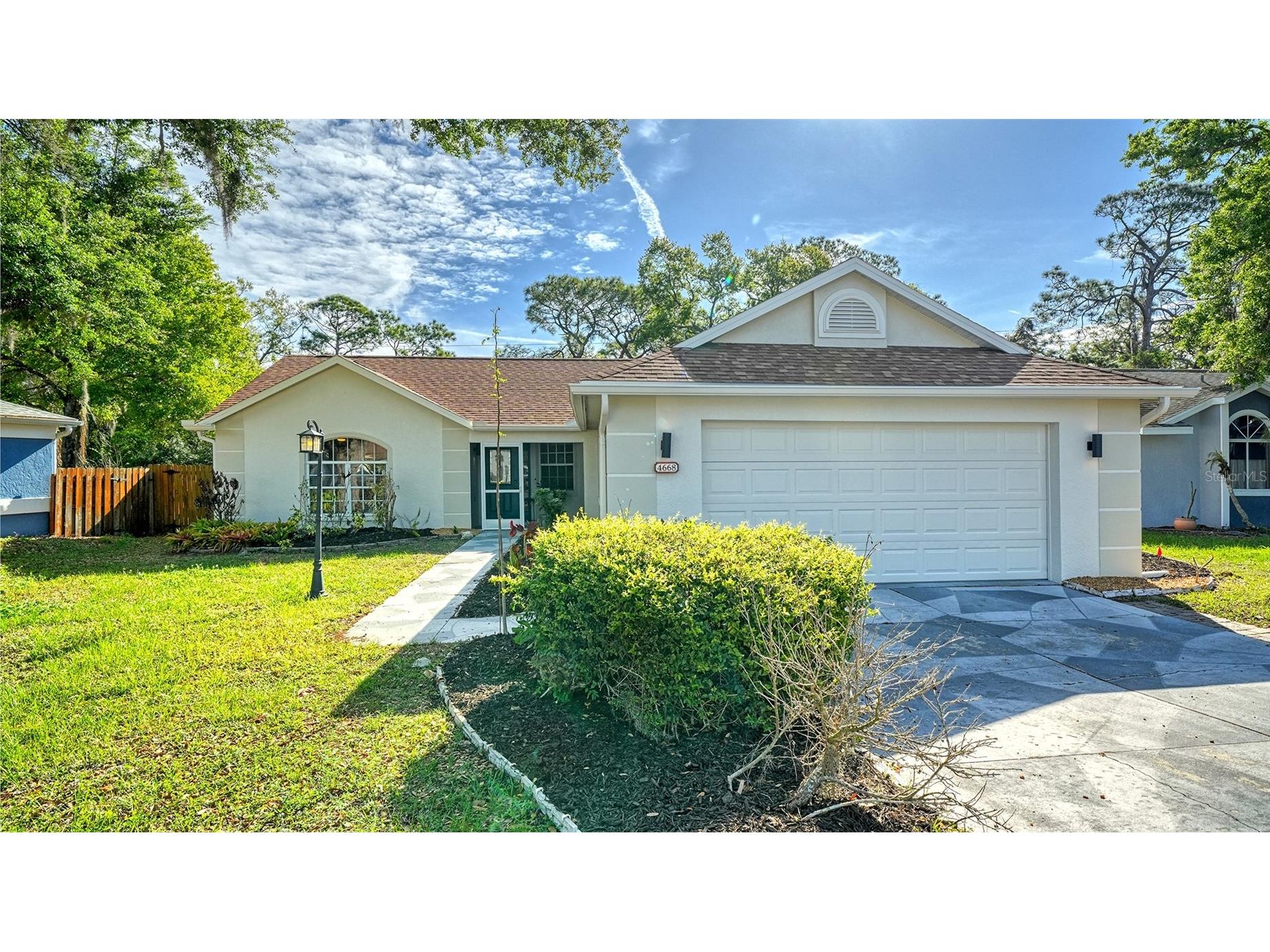 4668 Hamlets Grove Drive Sarasota FL 34235 A4687048 image3