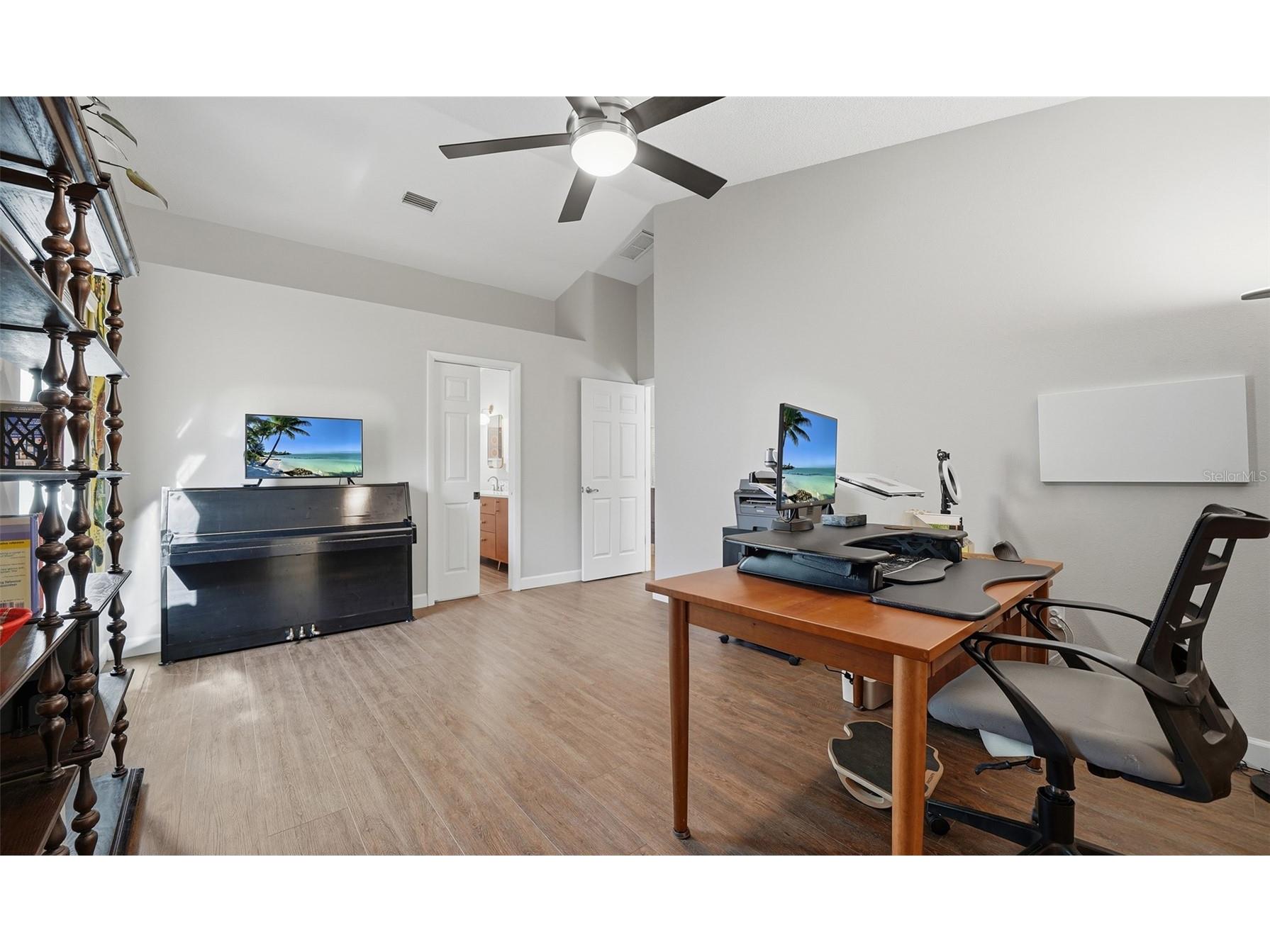 4668 Hamlets Grove Drive Sarasota FL 34235 A4687048 image33