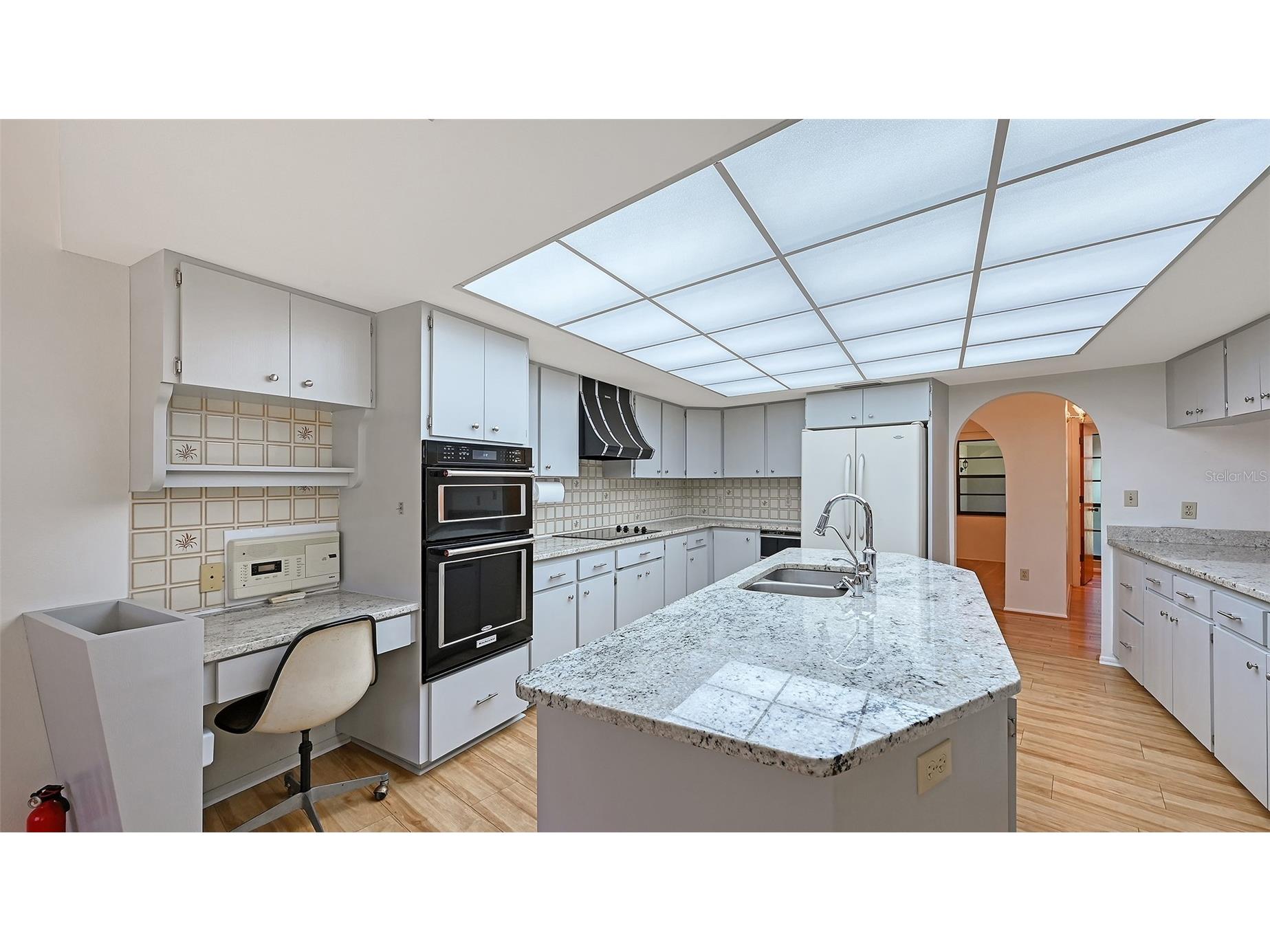 4674 Hidden River Road Sarasota FL 34240 A4668851 image10