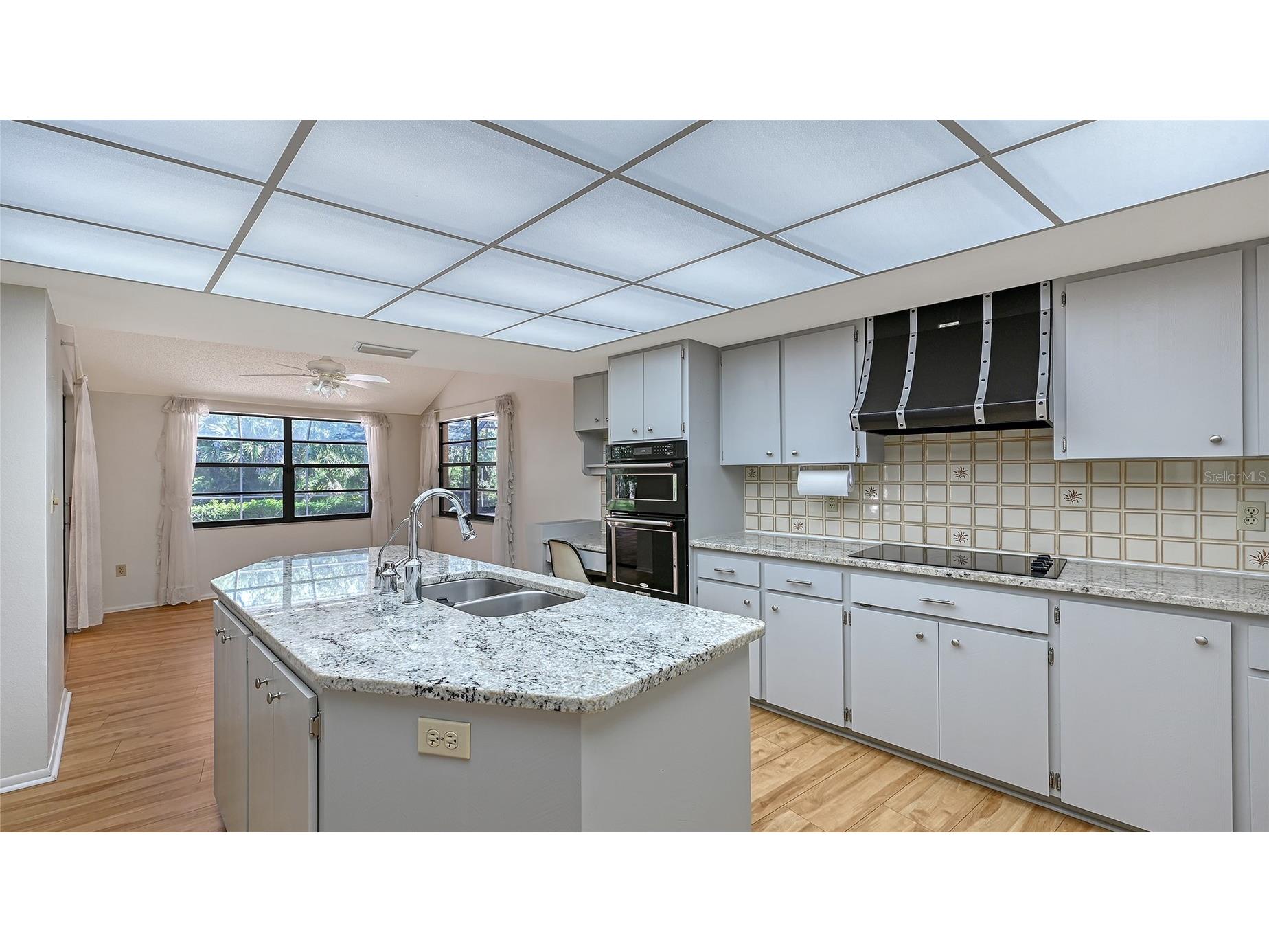 4674 Hidden River Road Sarasota FL 34240 A4668851 image11