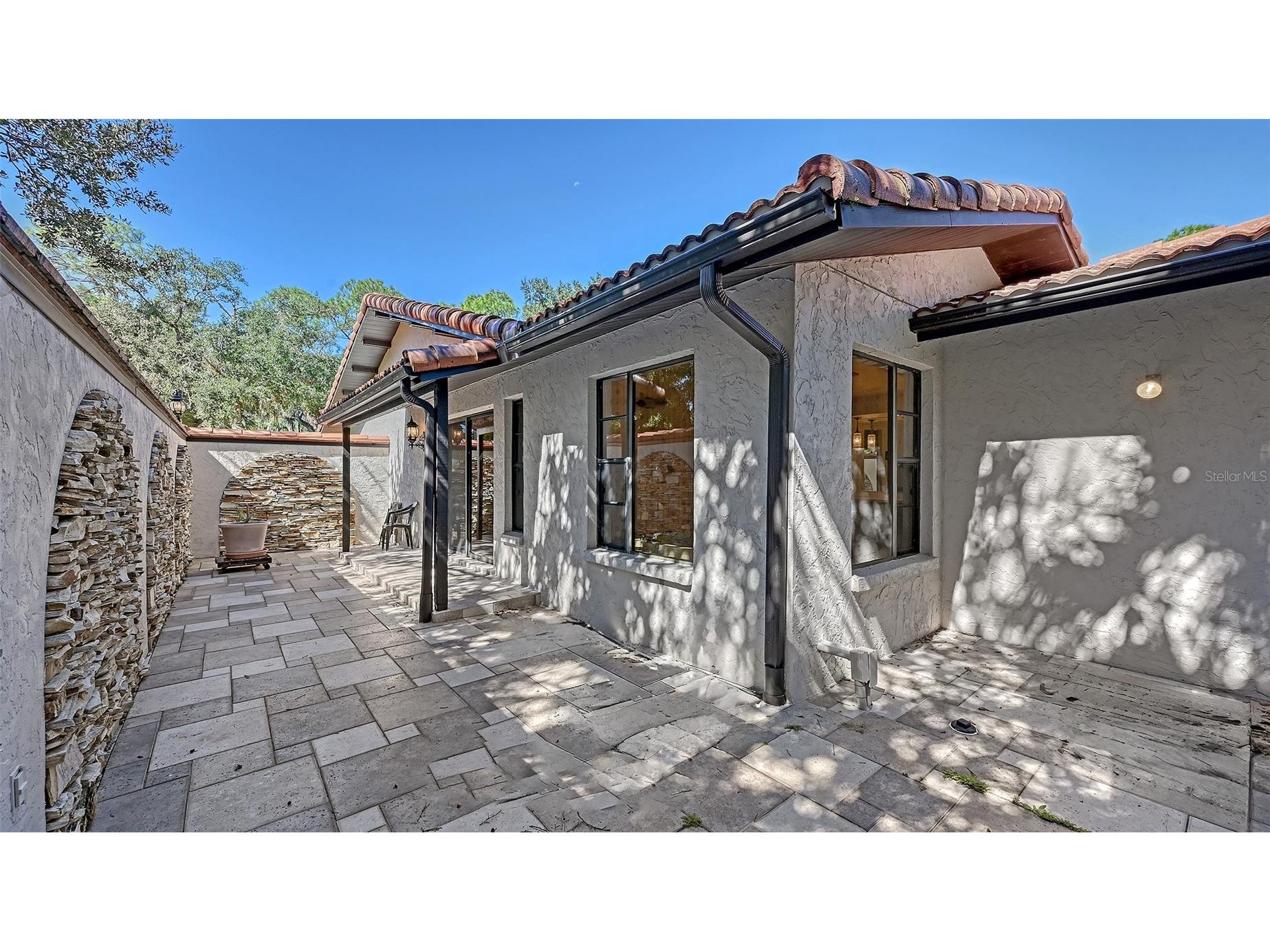 4674 Hidden River Road Sarasota FL 34240 A4668851 image15