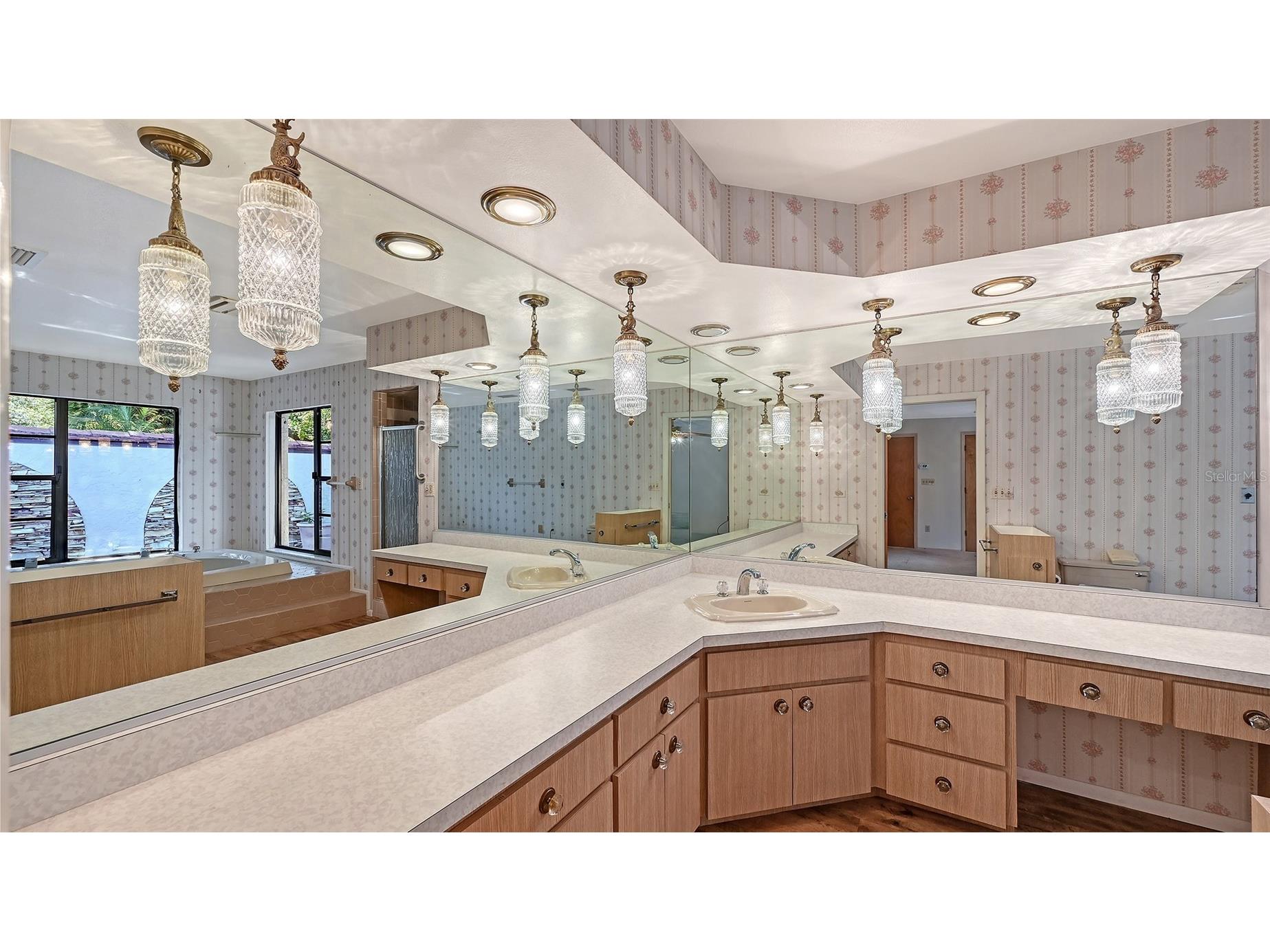 4674 Hidden River Road Sarasota FL 34240 A4668851 image16