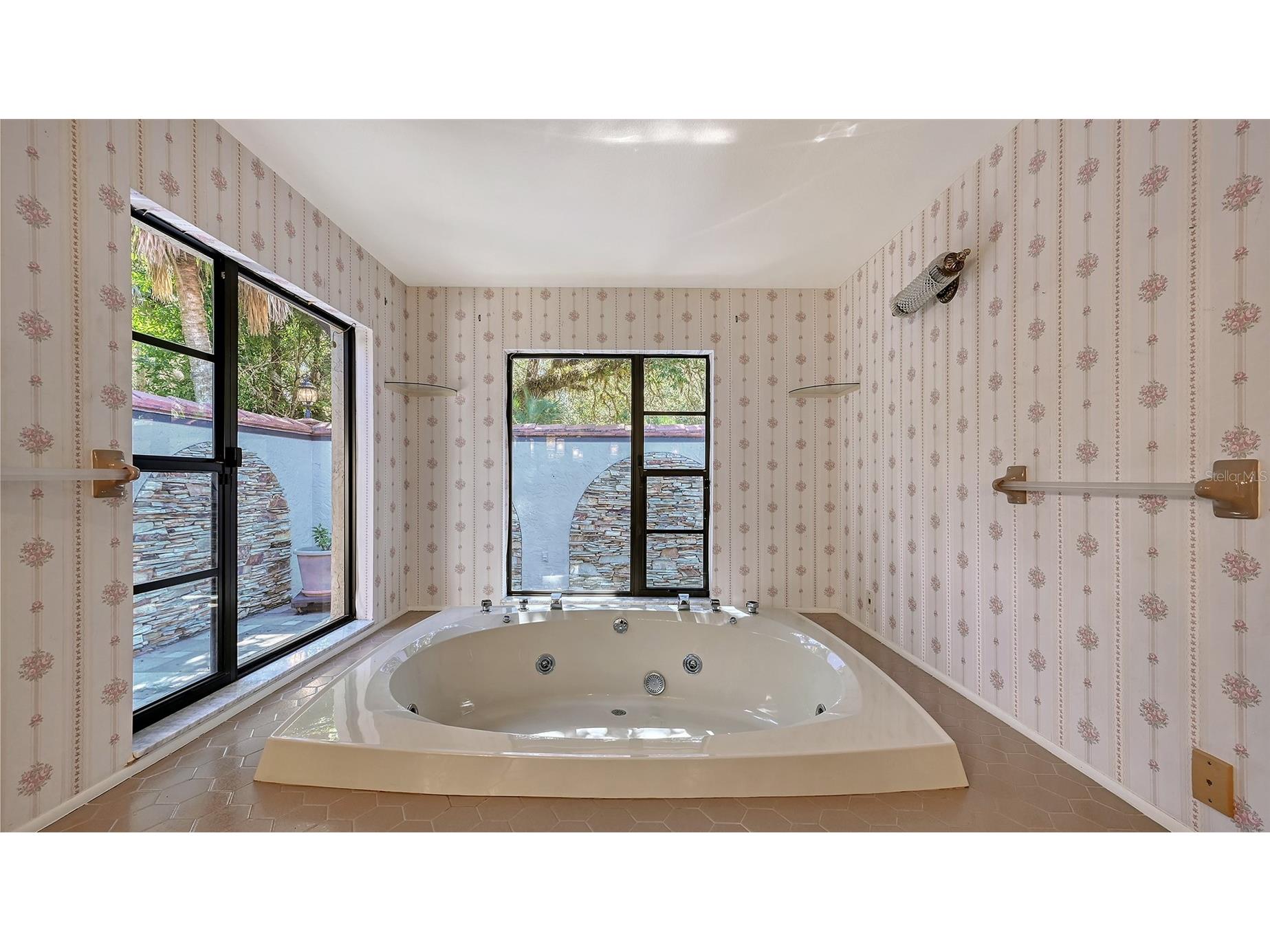 4674 Hidden River Road Sarasota FL 34240 A4668851 image17