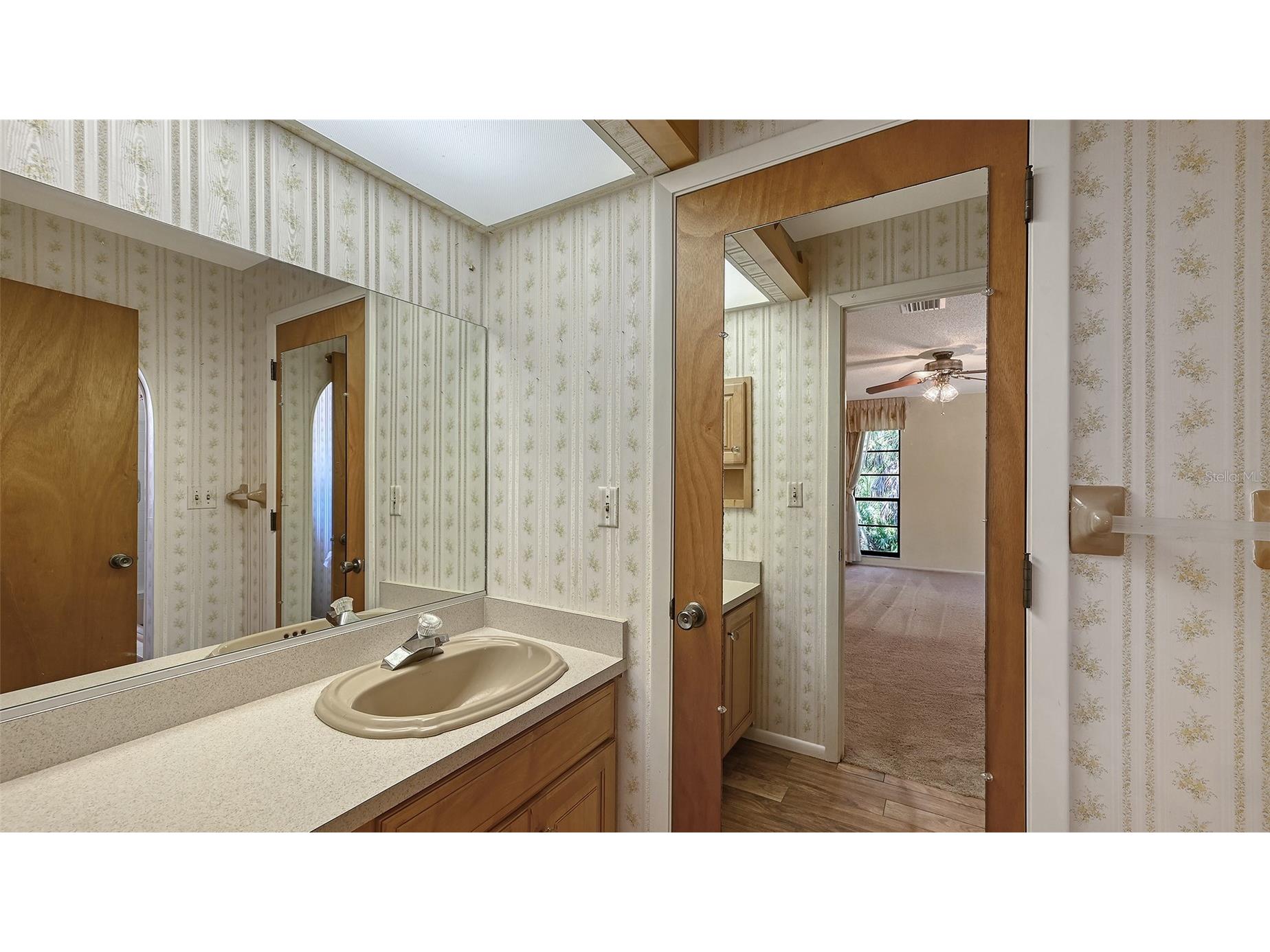 4674 Hidden River Road Sarasota FL 34240 A4668851 image23