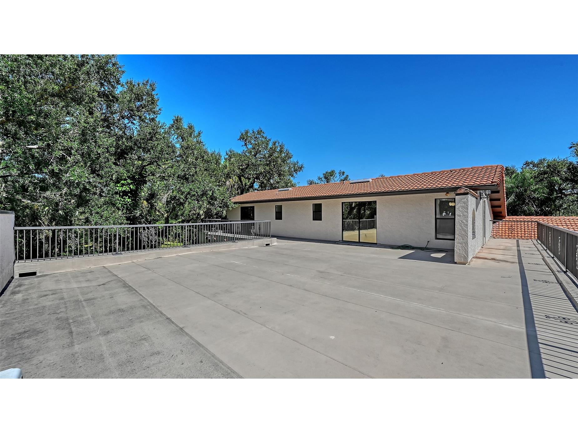 4674 Hidden River Road Sarasota FL 34240 A4668851 image25