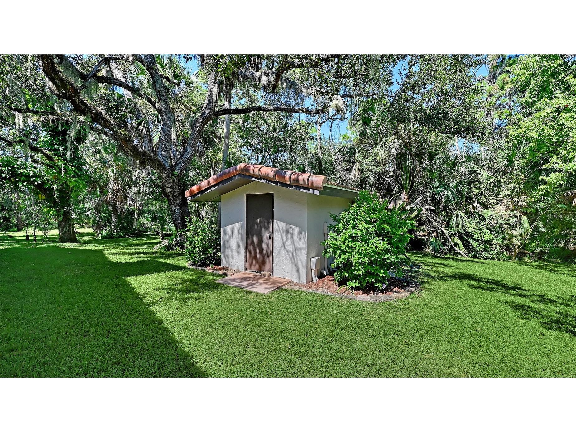 4674 Hidden River Road Sarasota FL 34240 A4668851 image30