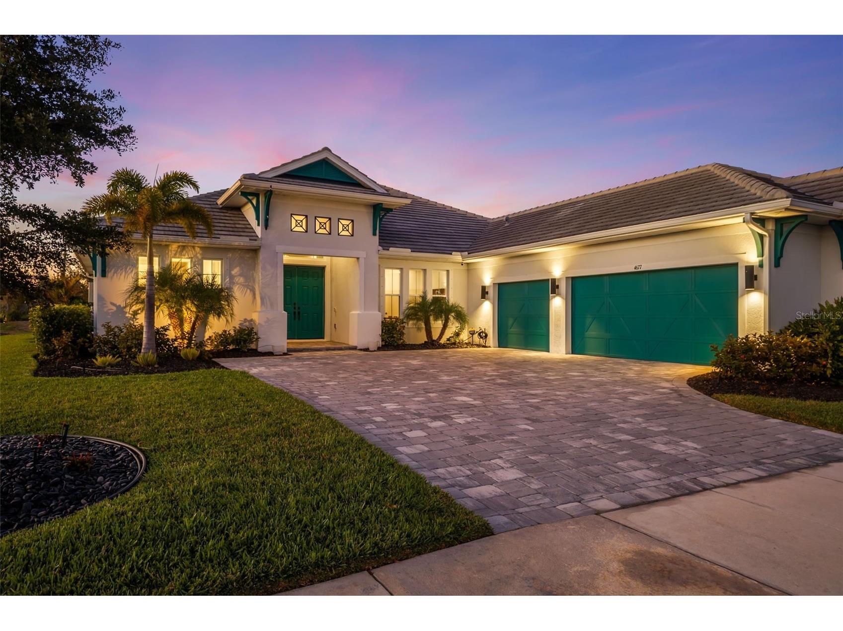 4677 Antrim Drive Sarasota FL 34240 A4684179 image1
