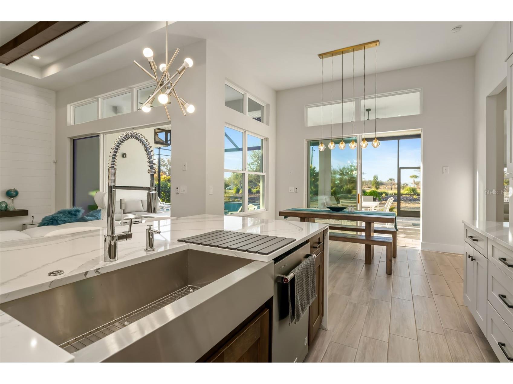 4677 Antrim Drive Sarasota FL 34240 A4684179 image16