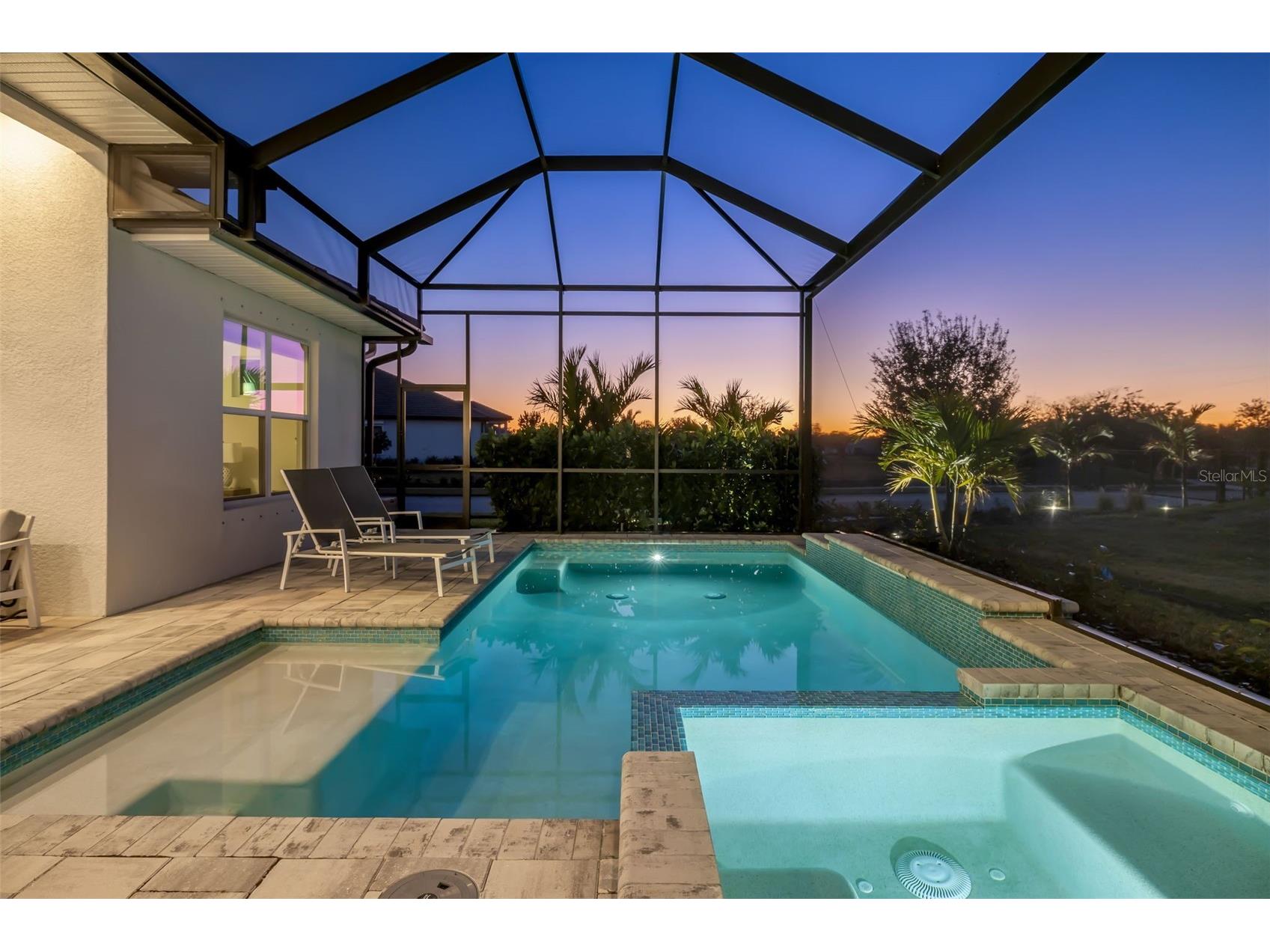 4677 Antrim Drive Sarasota FL 34240 A4684179 image2