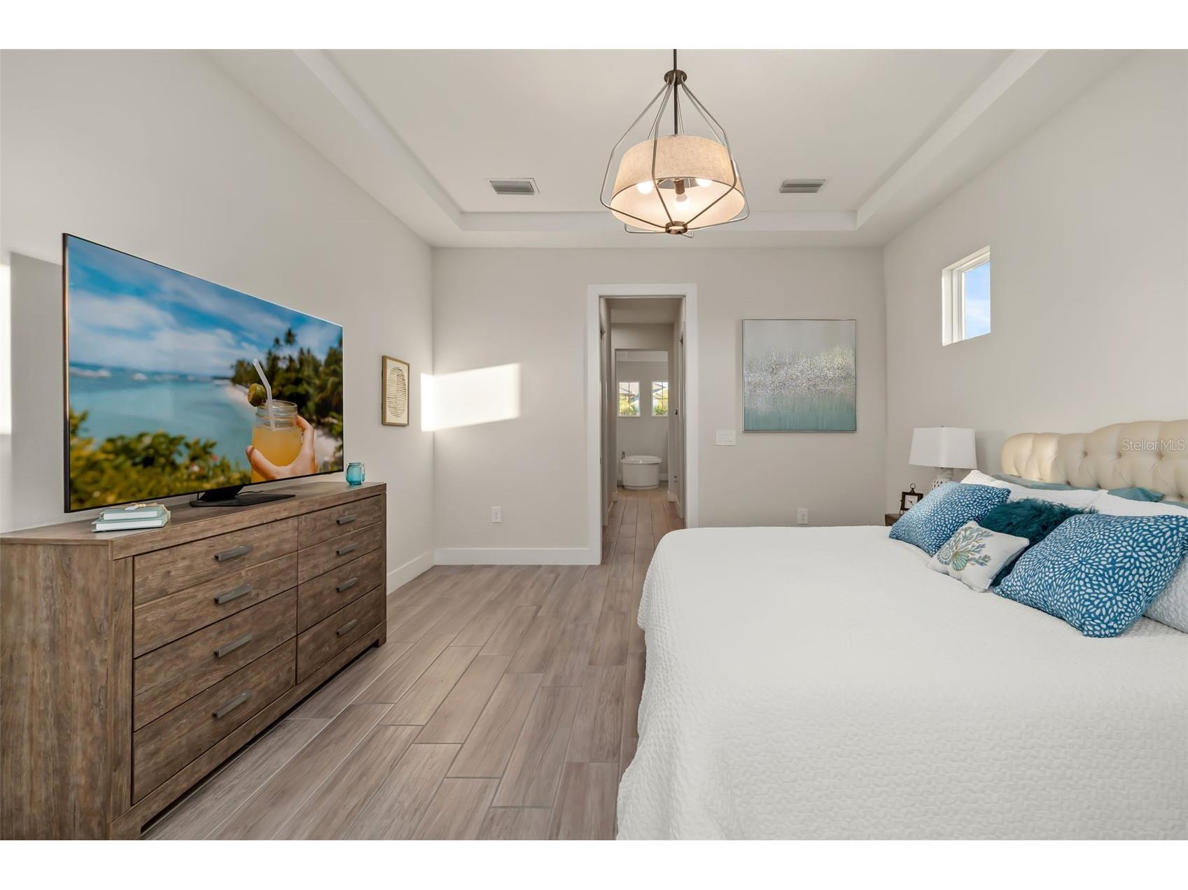 4677 Antrim Drive Sarasota FL 34240 A4684179 image24