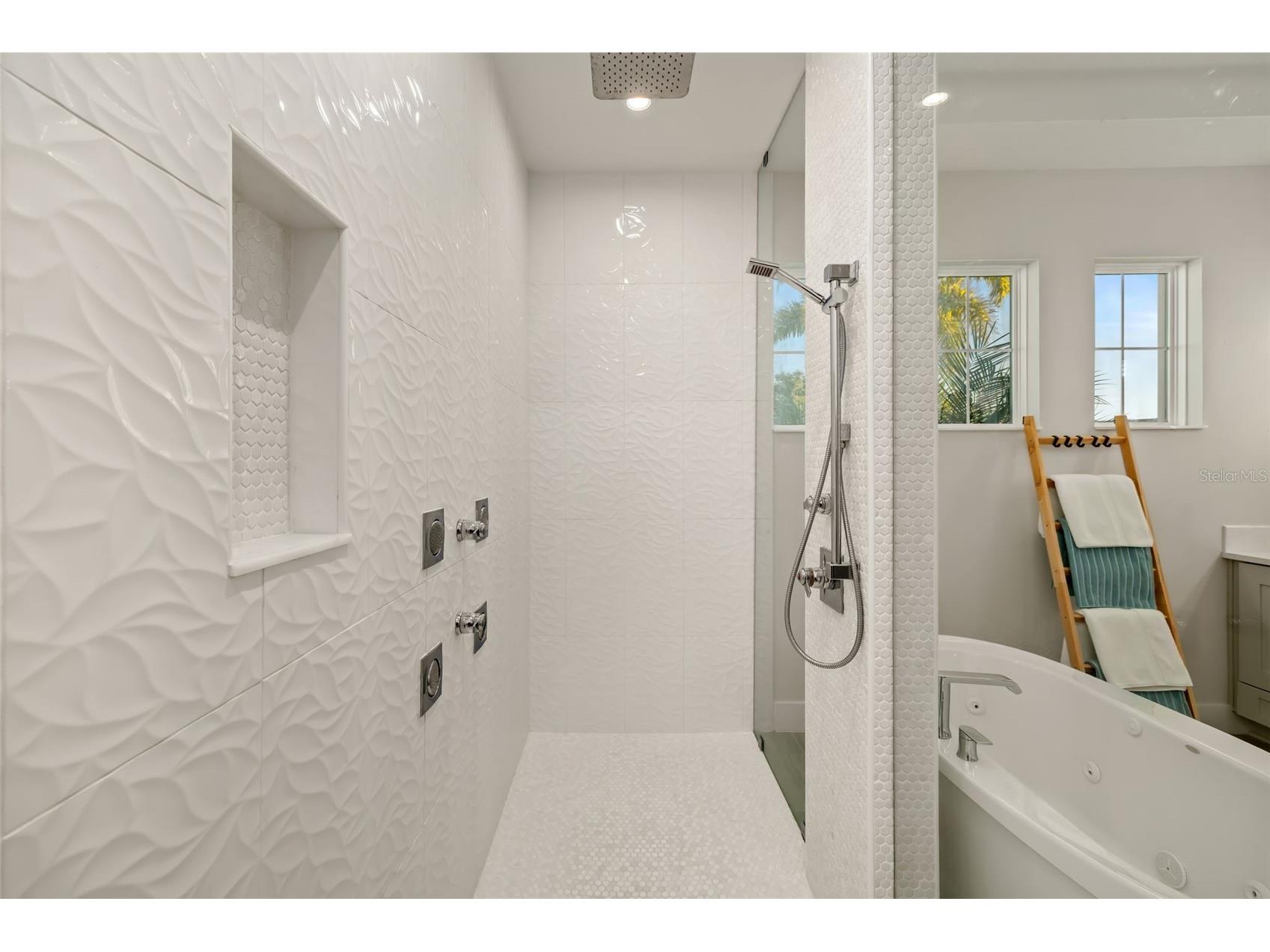 4677 Antrim Drive Sarasota FL 34240 A4684179 image26
