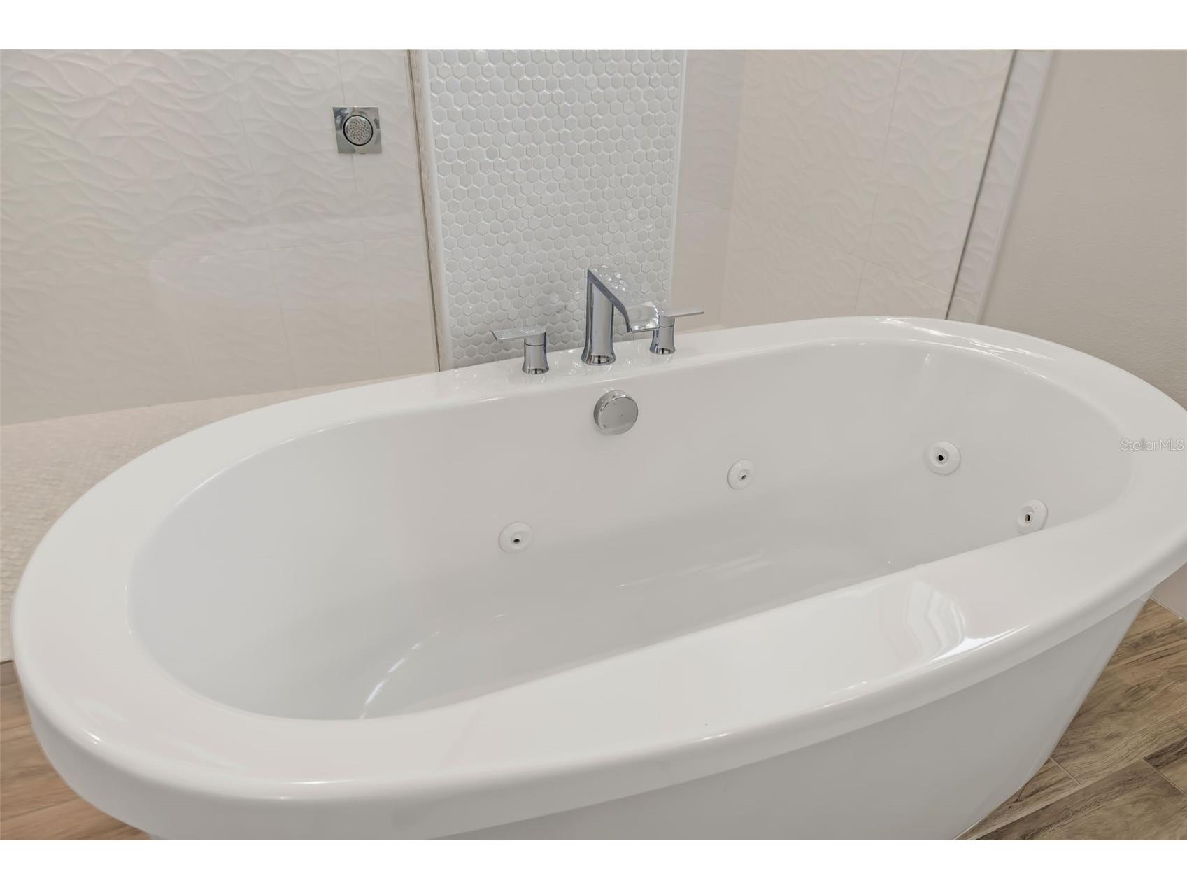 4677 Antrim Drive Sarasota FL 34240 A4684179 image27