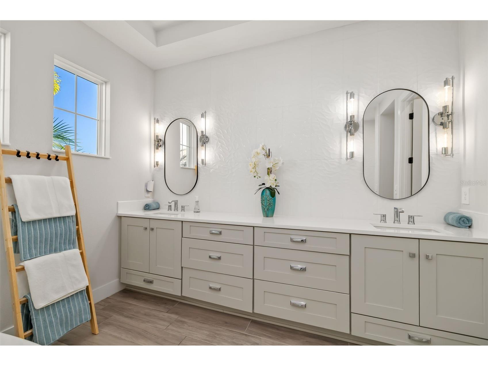 4677 Antrim Drive Sarasota FL 34240 A4684179 image28