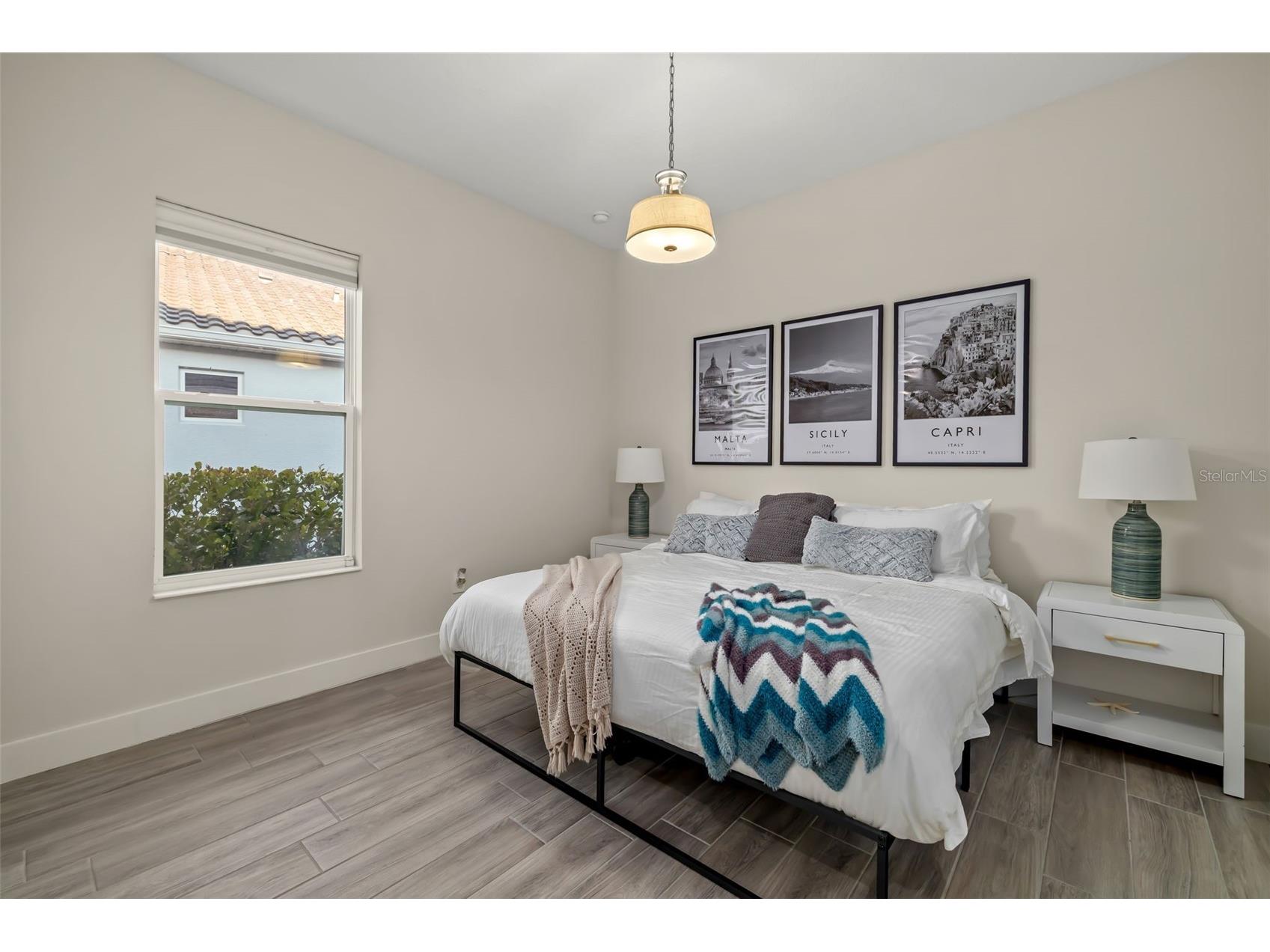 4677 Antrim Drive Sarasota FL 34240 A4684179 image43