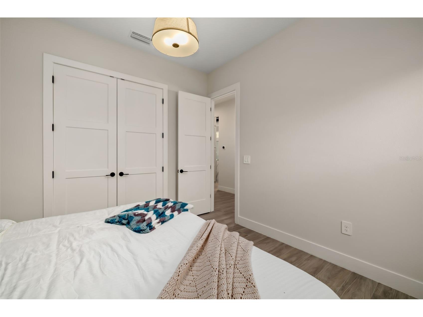 4677 Antrim Drive Sarasota FL 34240 A4684179 image44