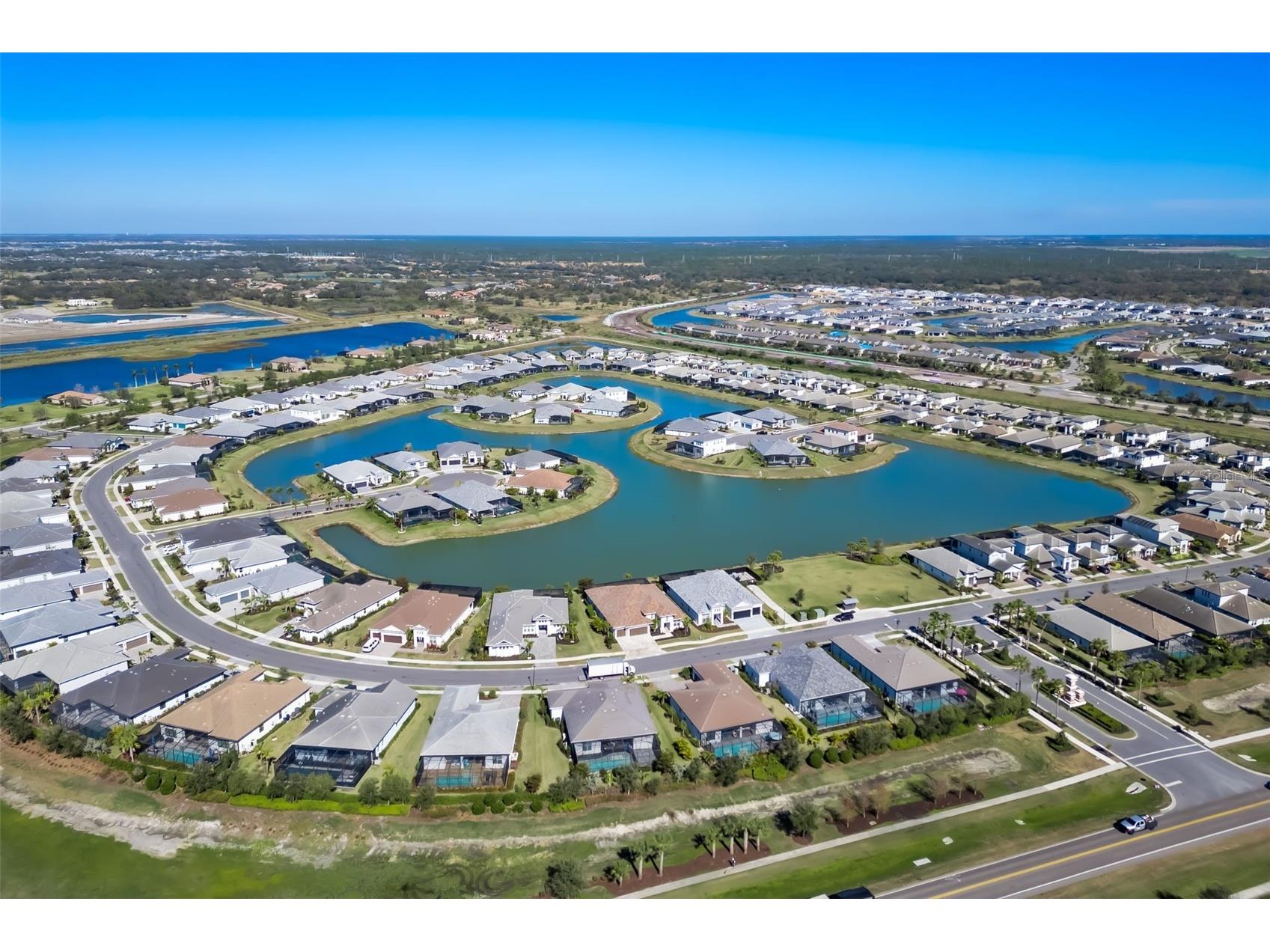 4677 Antrim Drive Sarasota FL 34240 A4684179 image47