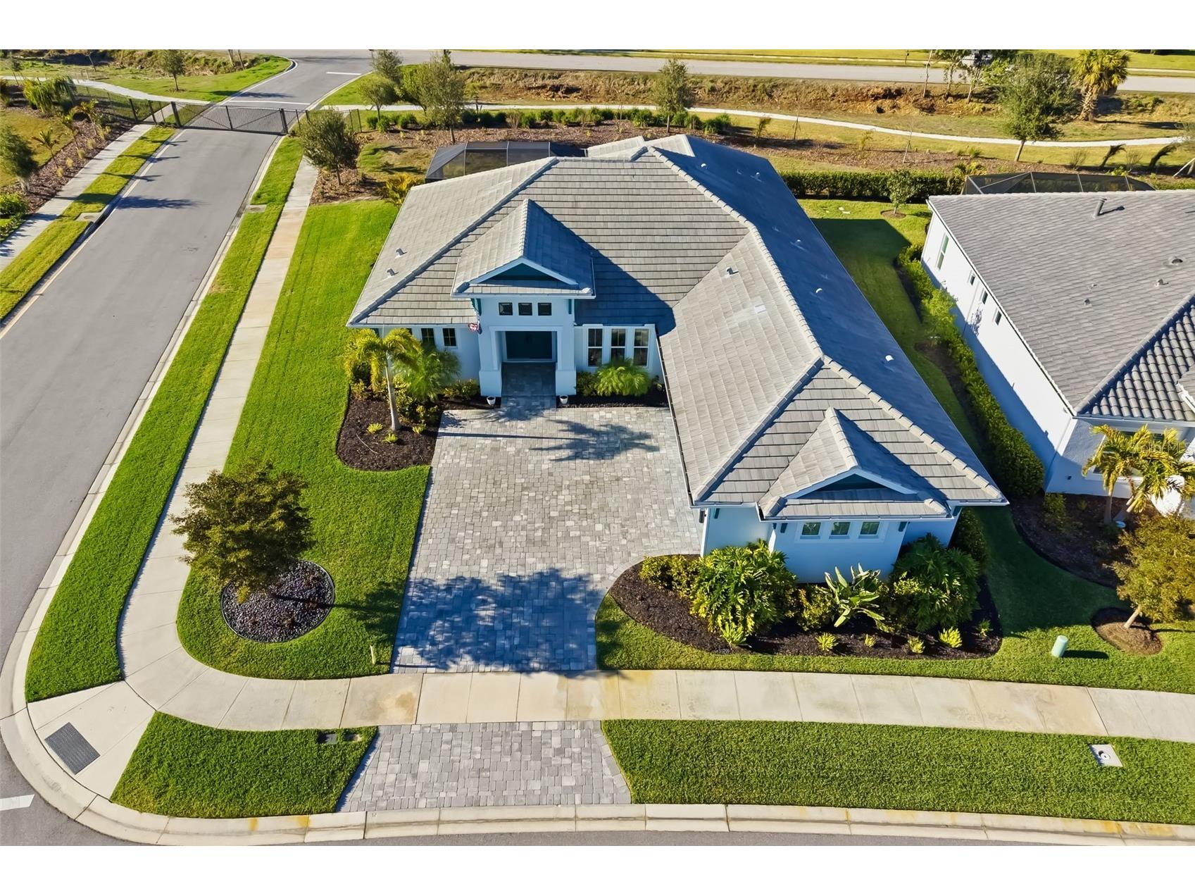 4677 Antrim Drive Sarasota FL 34240 A4684179 image52