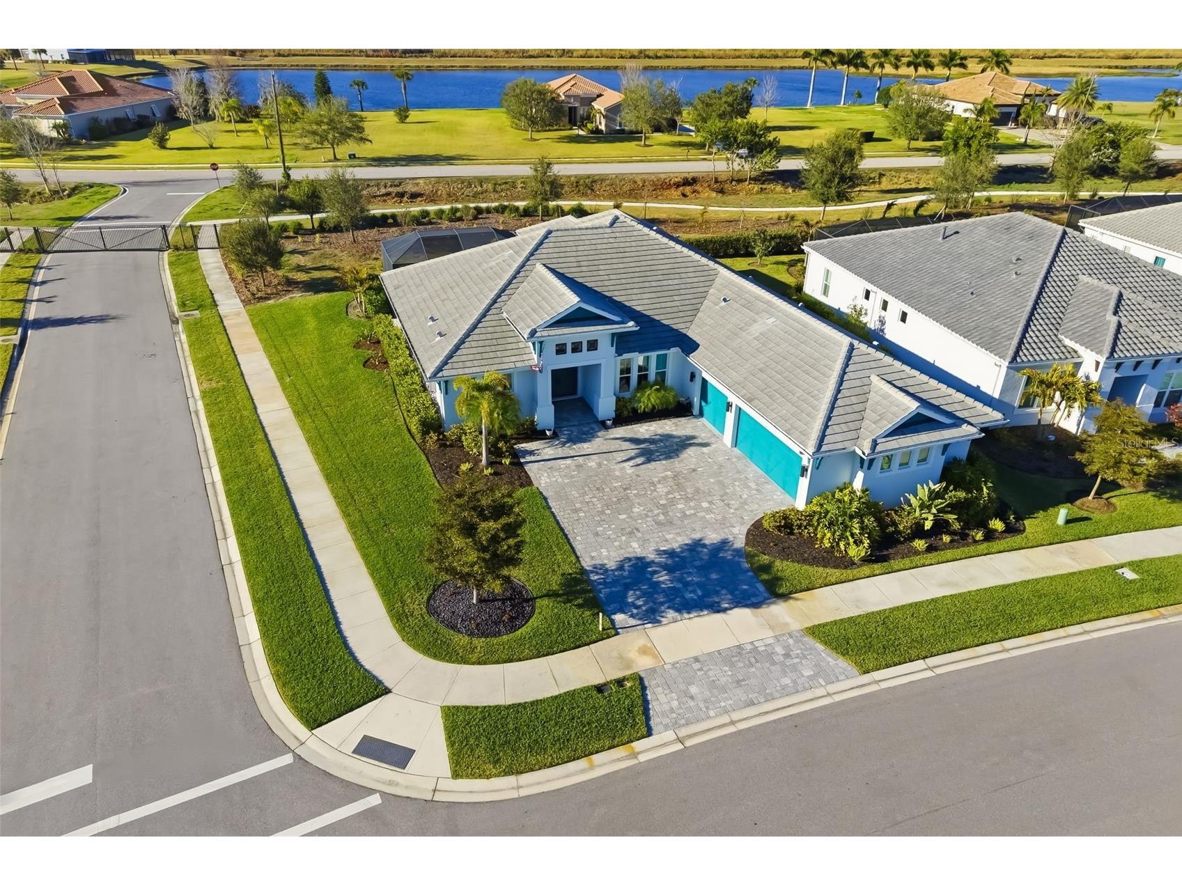 4677 Antrim Drive Sarasota FL 34240 A4684179 image53
