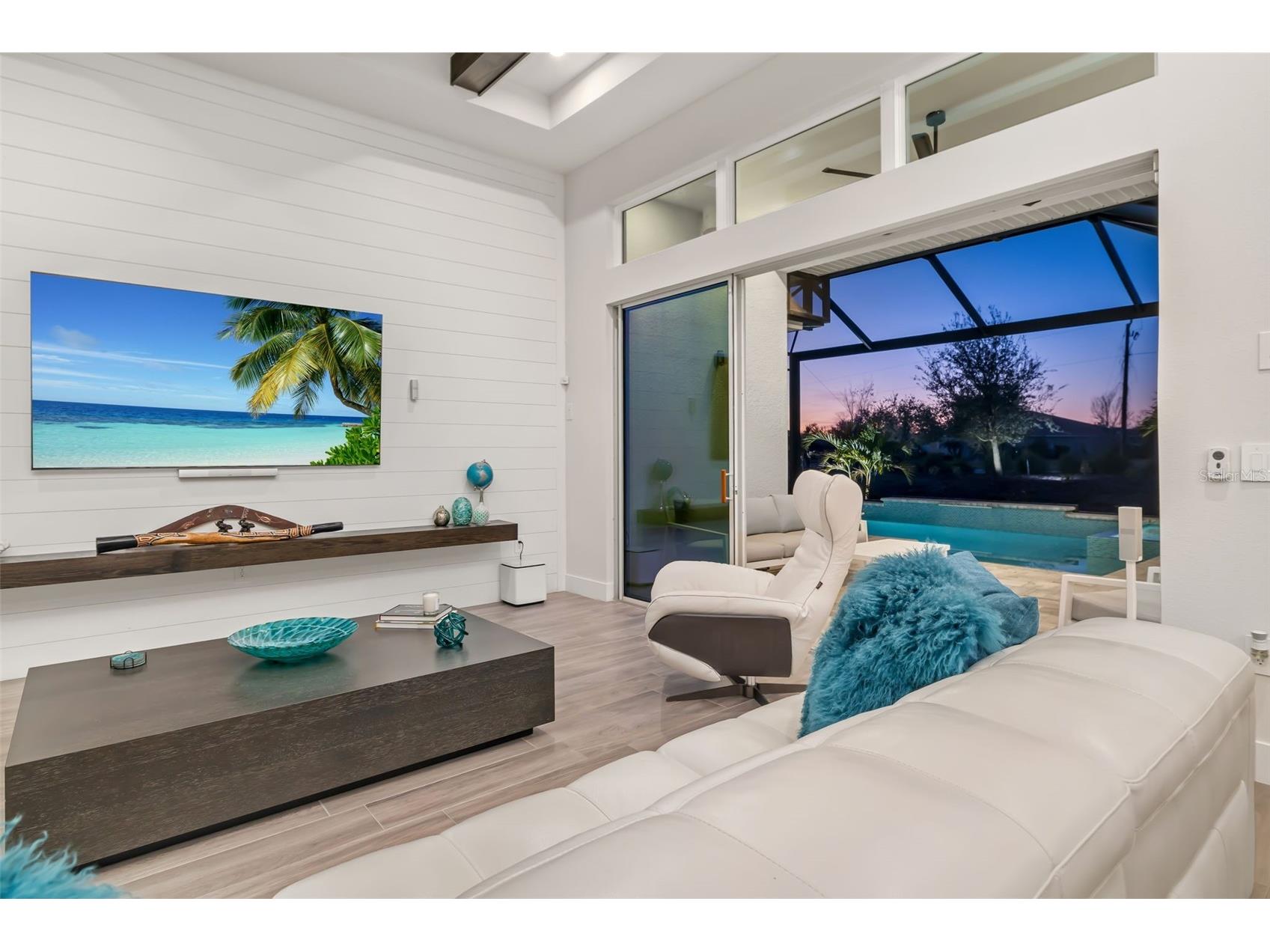 4677 Antrim Drive Sarasota FL 34240 A4684179 image7