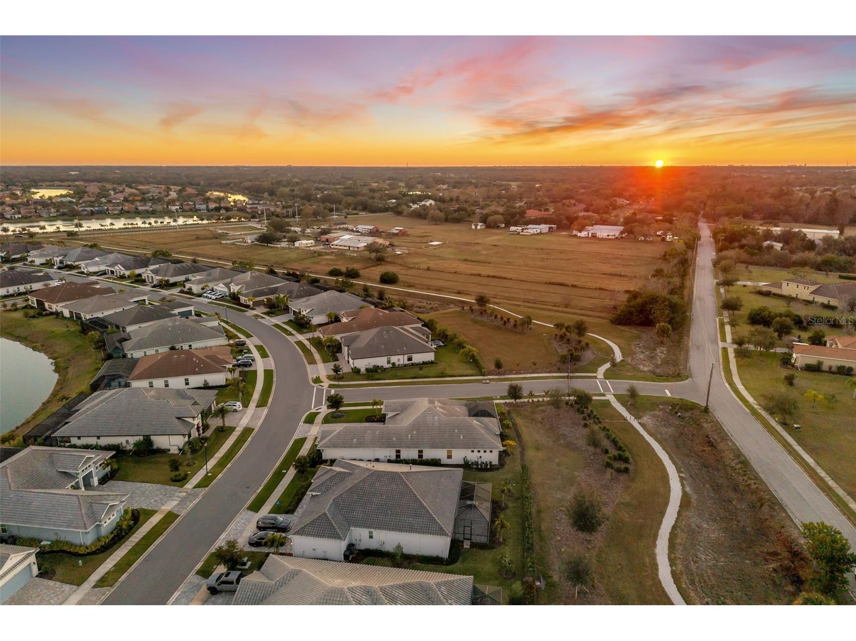4677 Antrim Drive Sarasota FL 34240 A4684179 image80