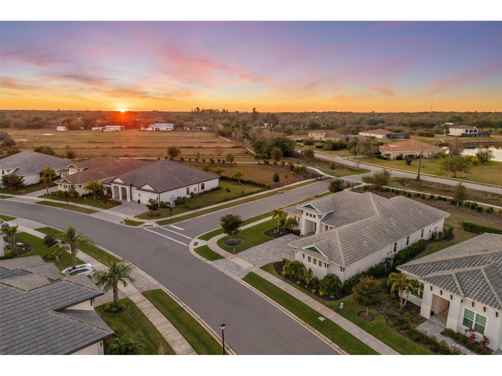 4677 Antrim Drive Sarasota FL 34240 A4684179 image81