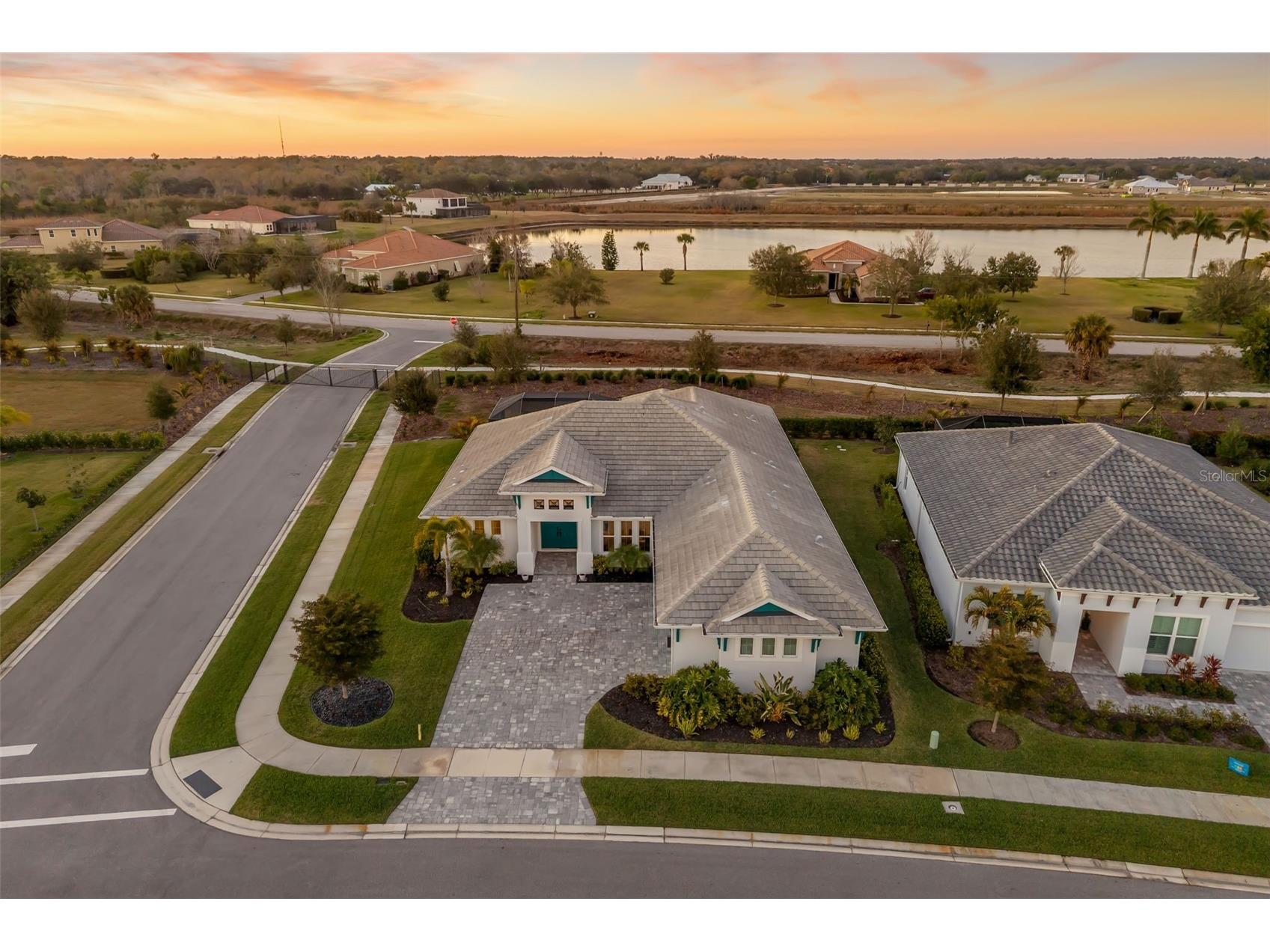 4677 Antrim Drive Sarasota FL 34240 A4684179 image82