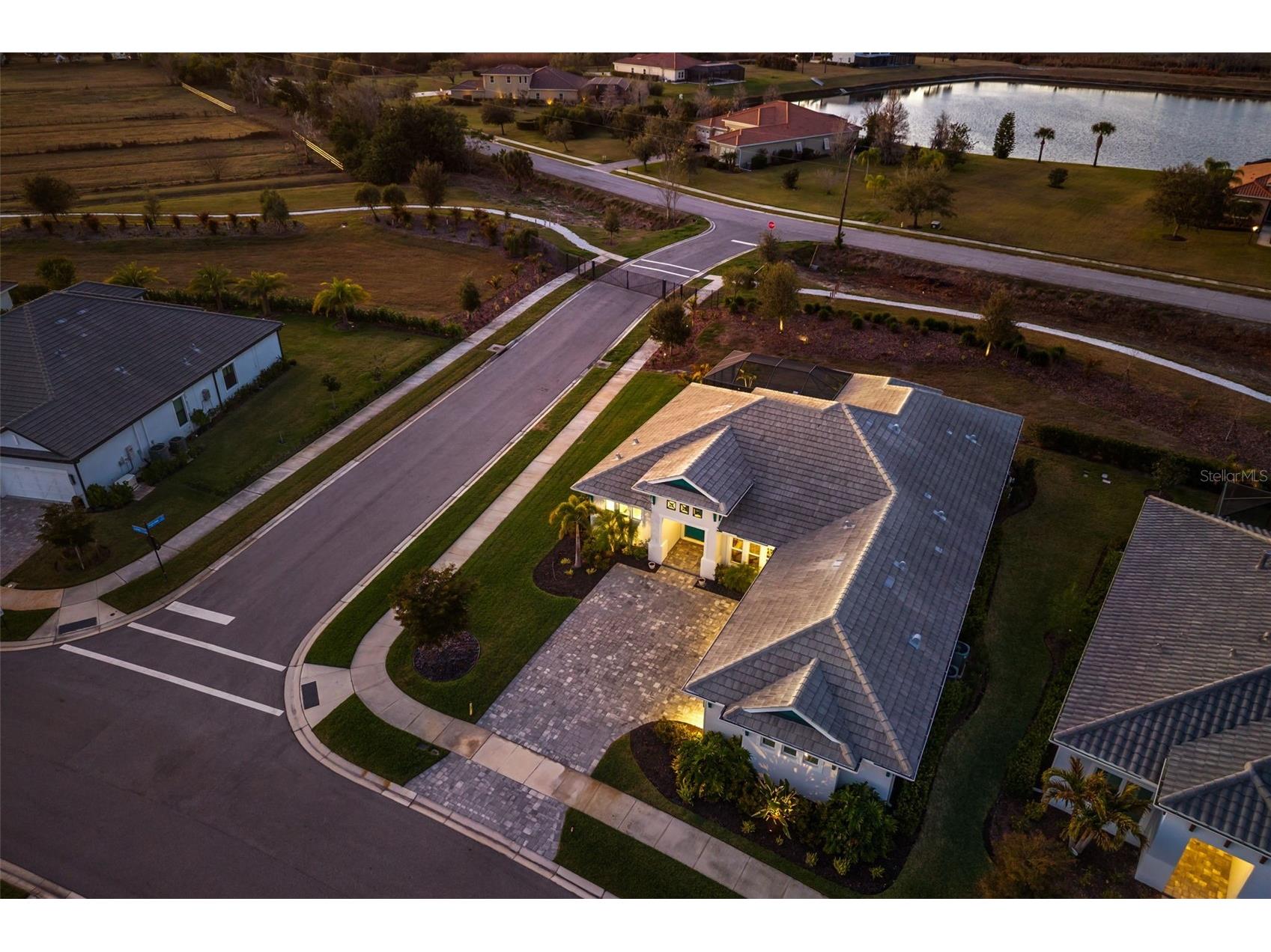 4677 Antrim Drive Sarasota FL 34240 A4684179 image88