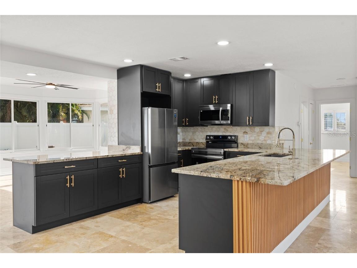 4681 Shore Acres Boulevard NE Saint Petersburg FL 33703 TB8440195 image8