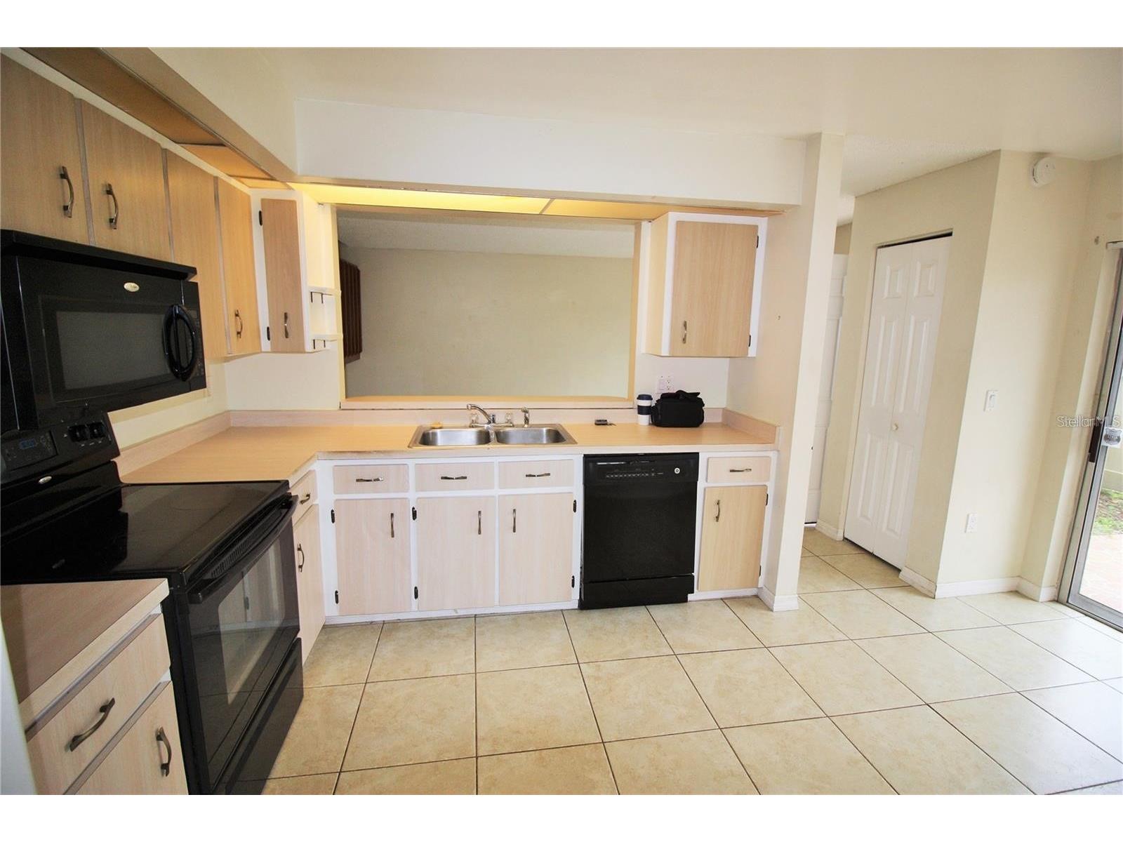 4684 Pheasant Run Drive #3B Orlando FL 32808 R4910930 image3
