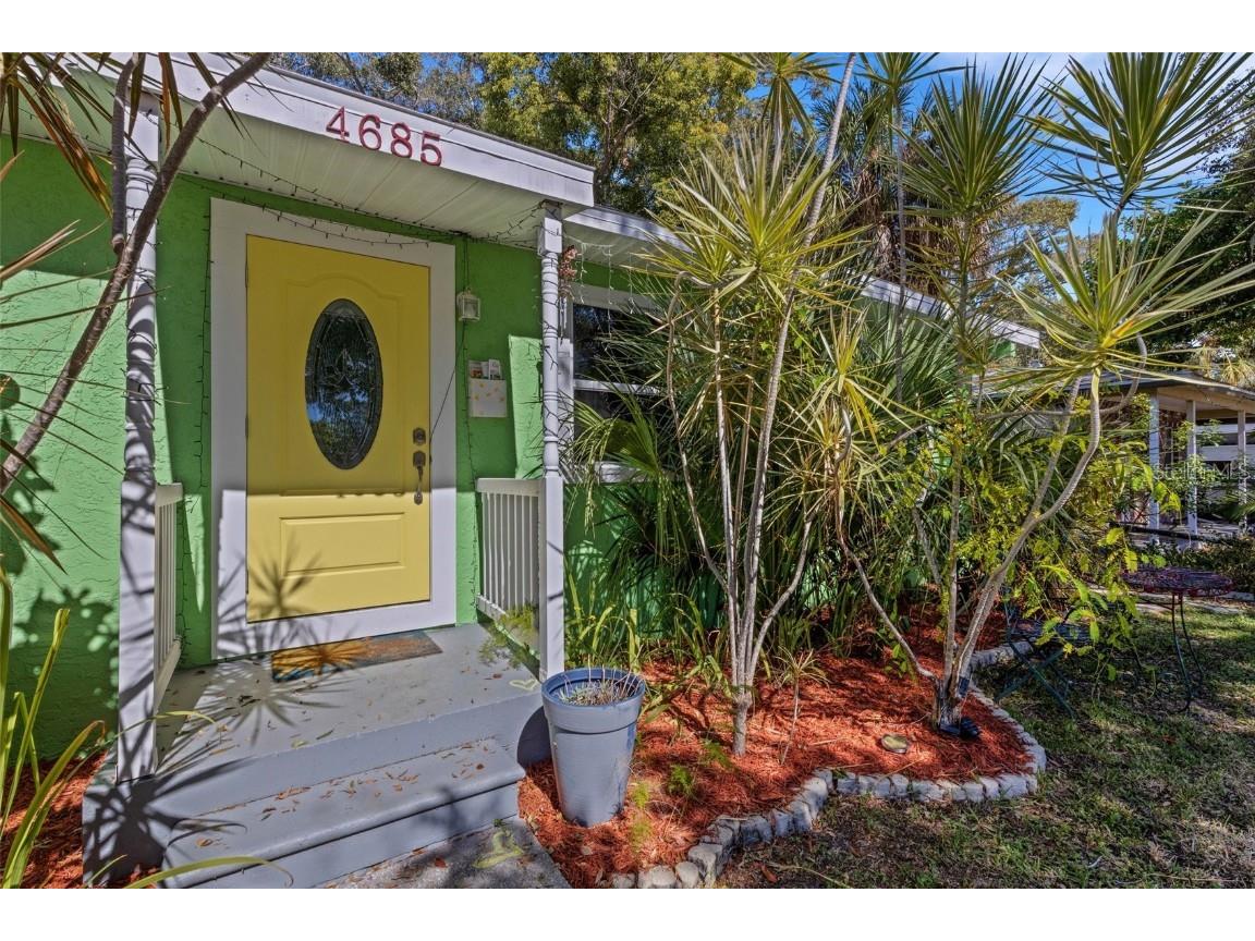 4685 23rd Avenue S Saint Petersburg FL 33711 U8219799 image1