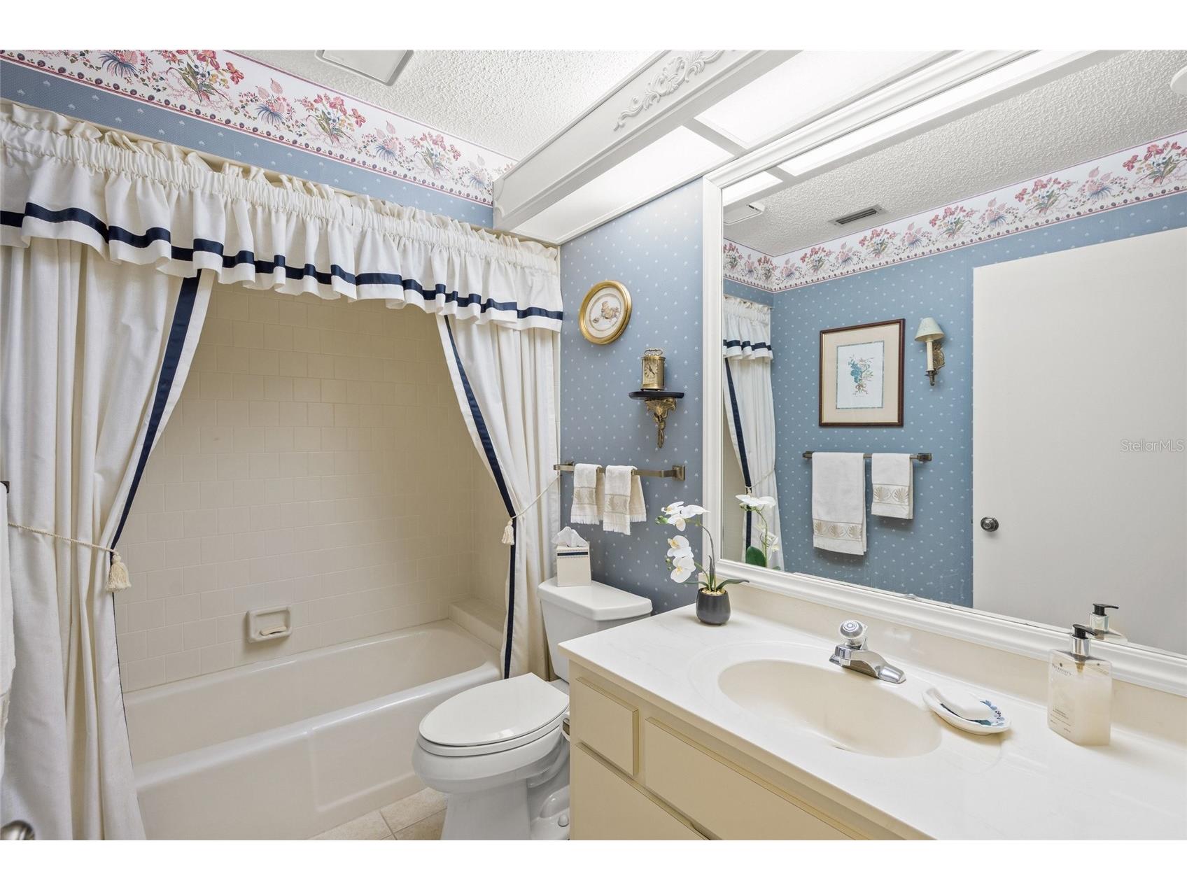 4688 Oak Hollow Drive #25 Sarasota FL 34241 A4690247 image32