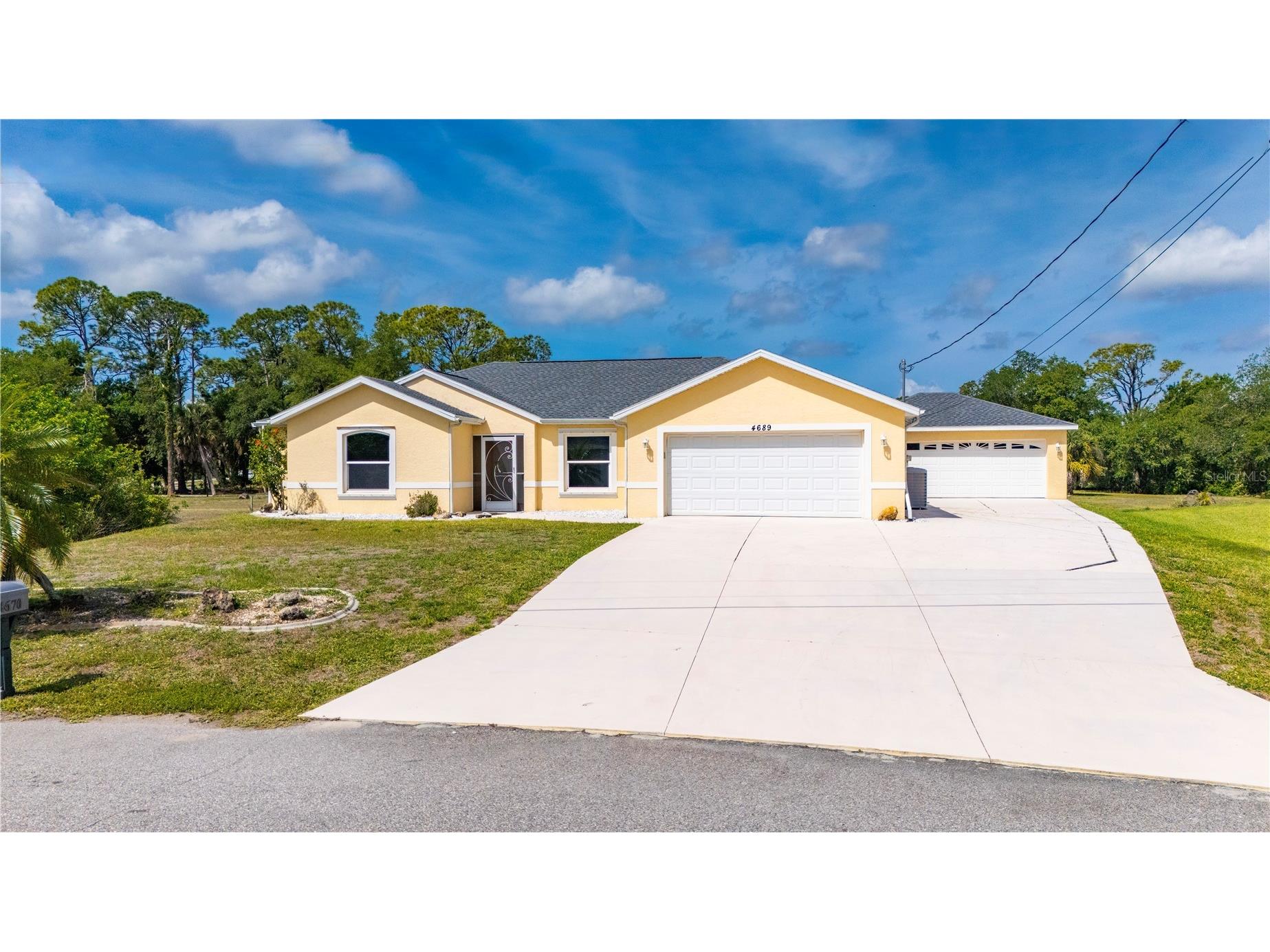 4689 Fernway Drive North Port FL 34288 C7525462 image2